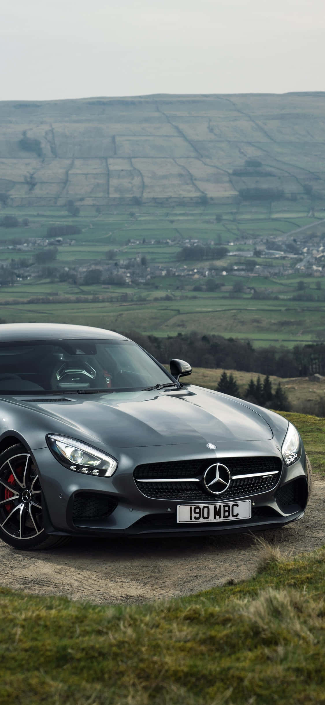 Black na iPhone Xs Mercedes Amg Background sa Mountain Wallpaper