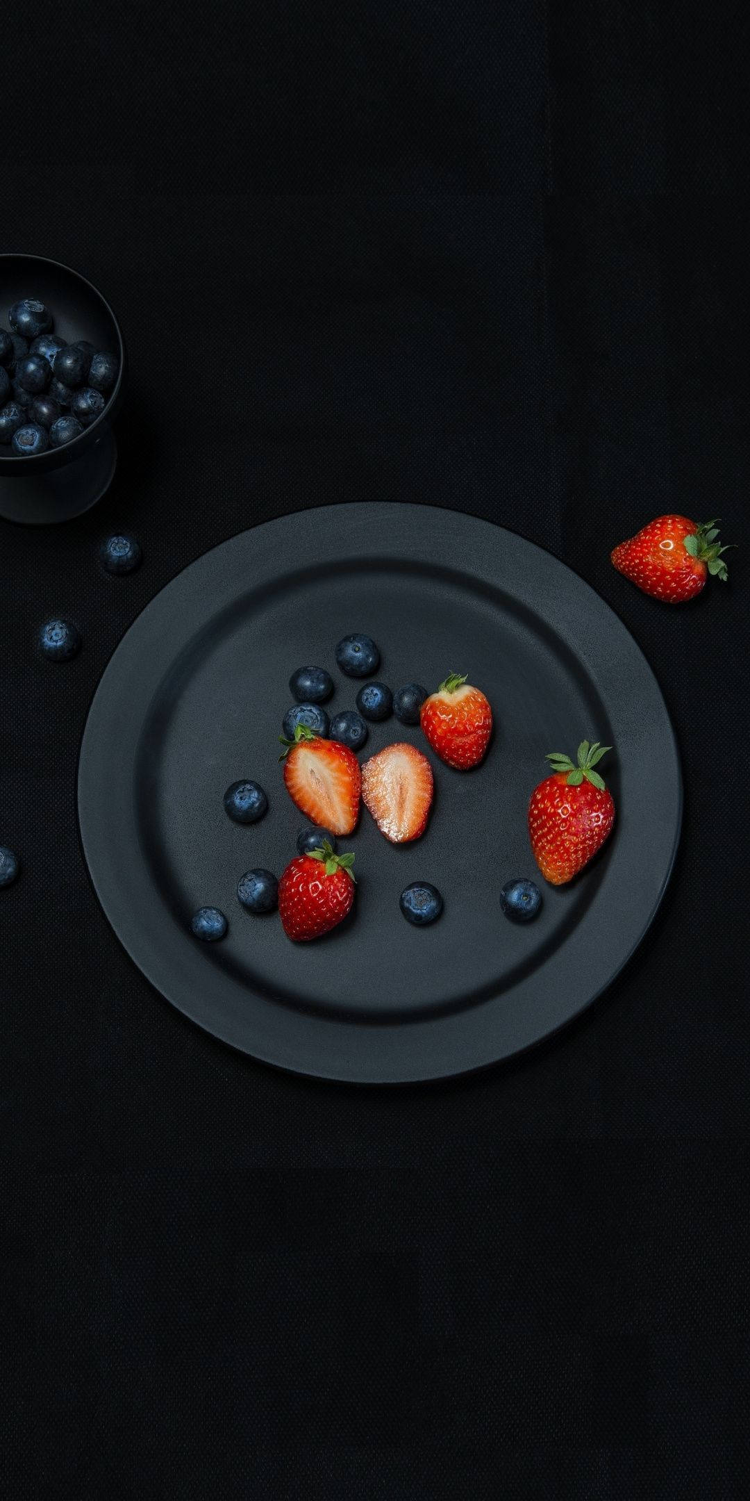 Pinggan ng mga Blueberry at Strawberry Wallpaper