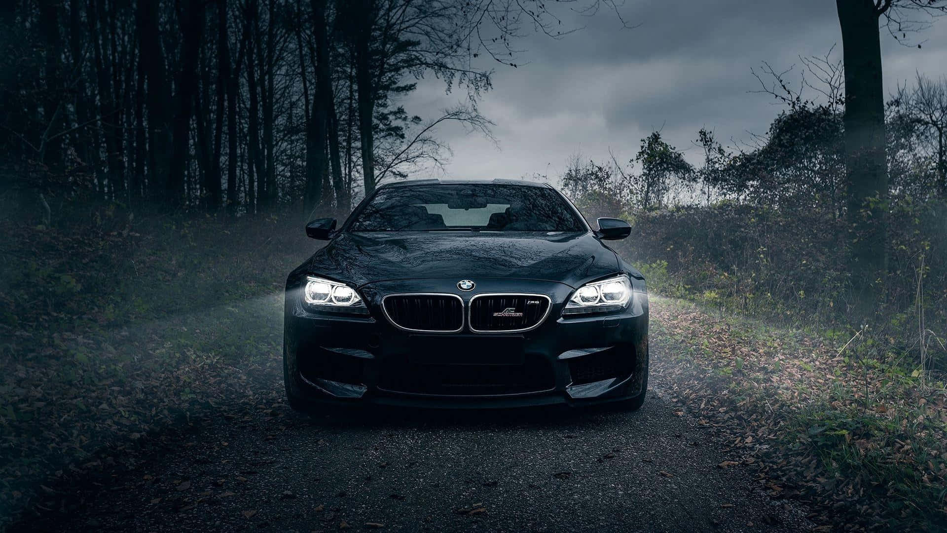 BMW 1920x1080 Pagmamaneho Gabi sa Kagubatan Wallpaper