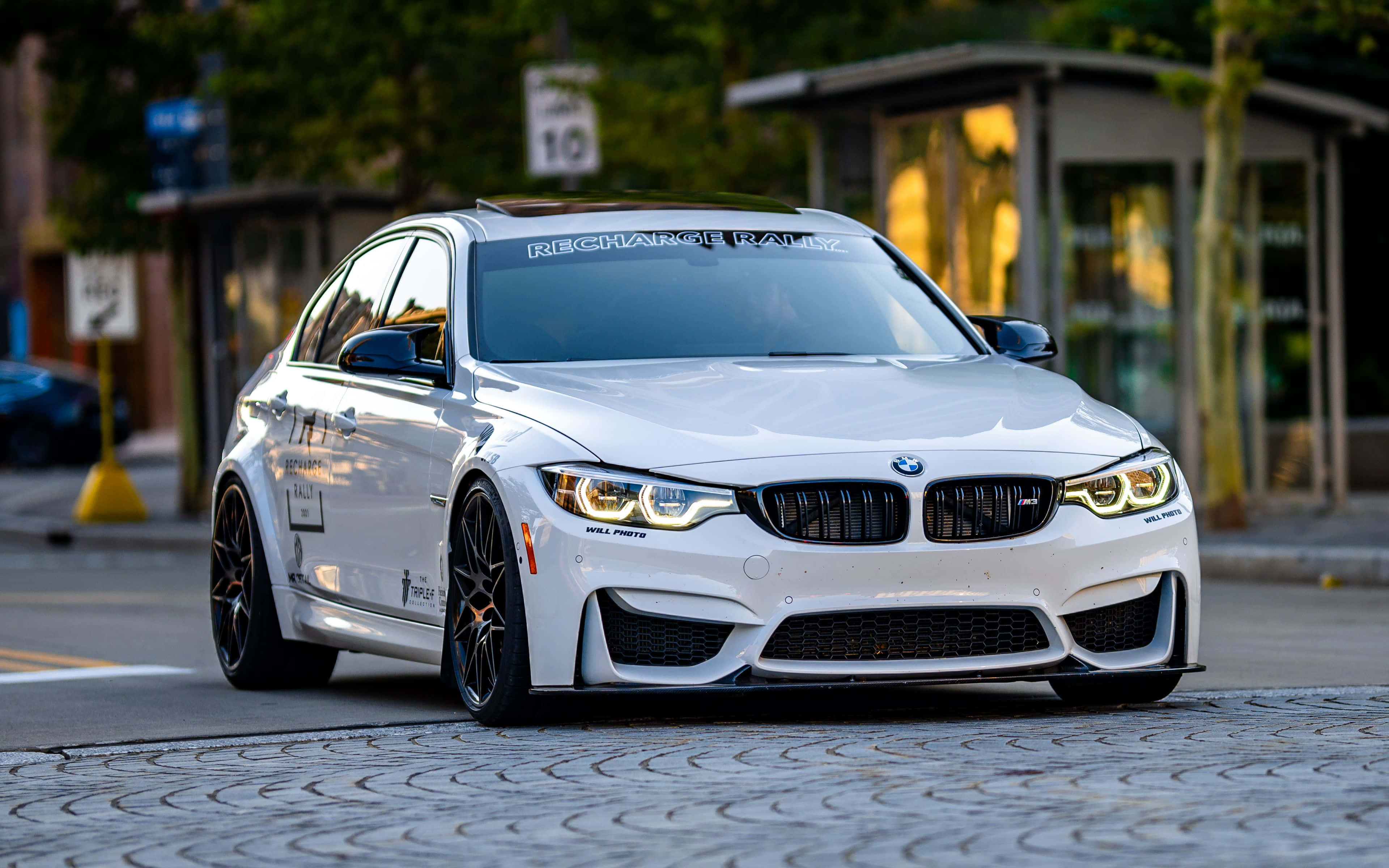 BMW Background Daan ng Kalye Wallpaper