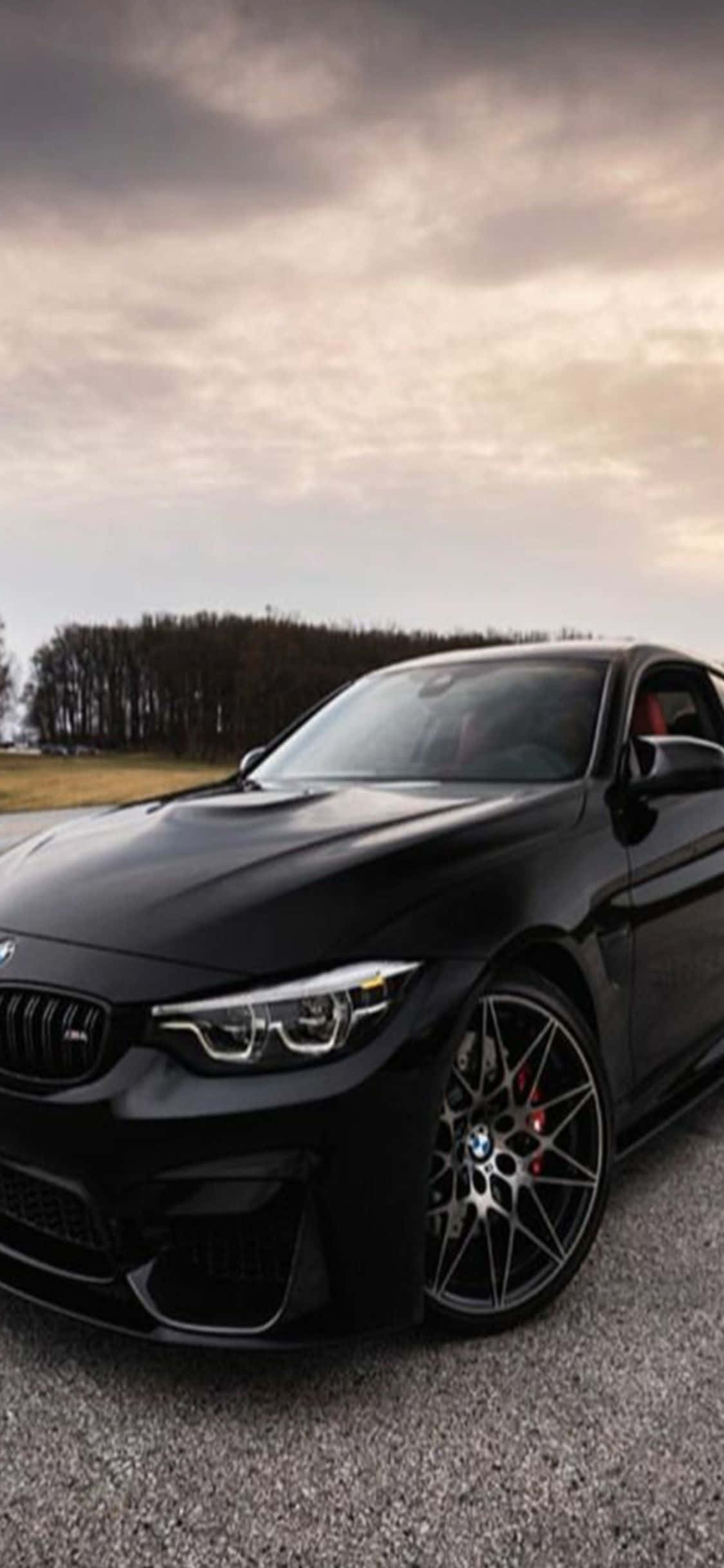 BMW M4 Coupe at iPhone X: Perpektong Nagkatugma Wallpaper