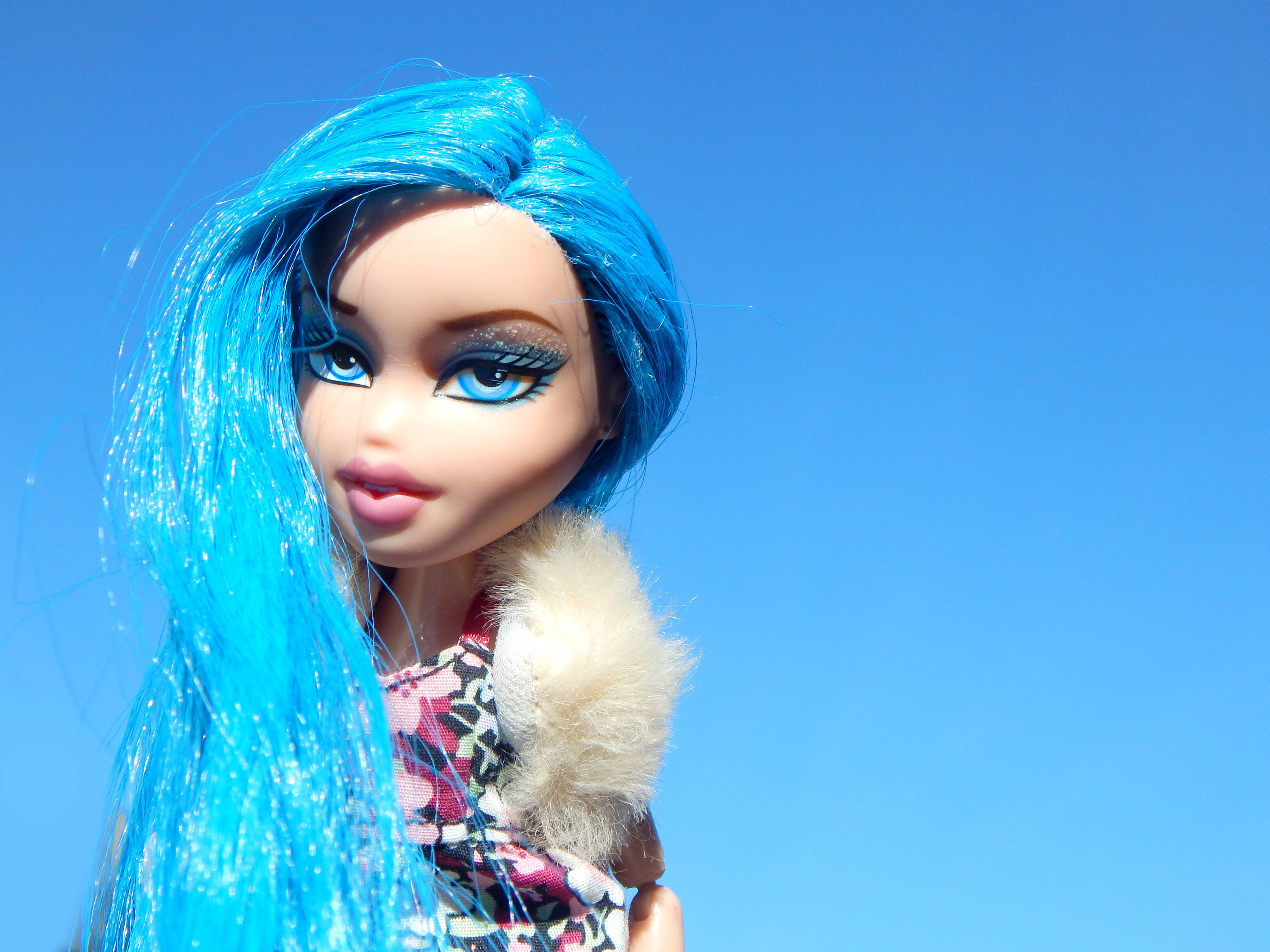 Bratz Aesthetic na Naka-asul na Bughaw na Damit Wallpaper