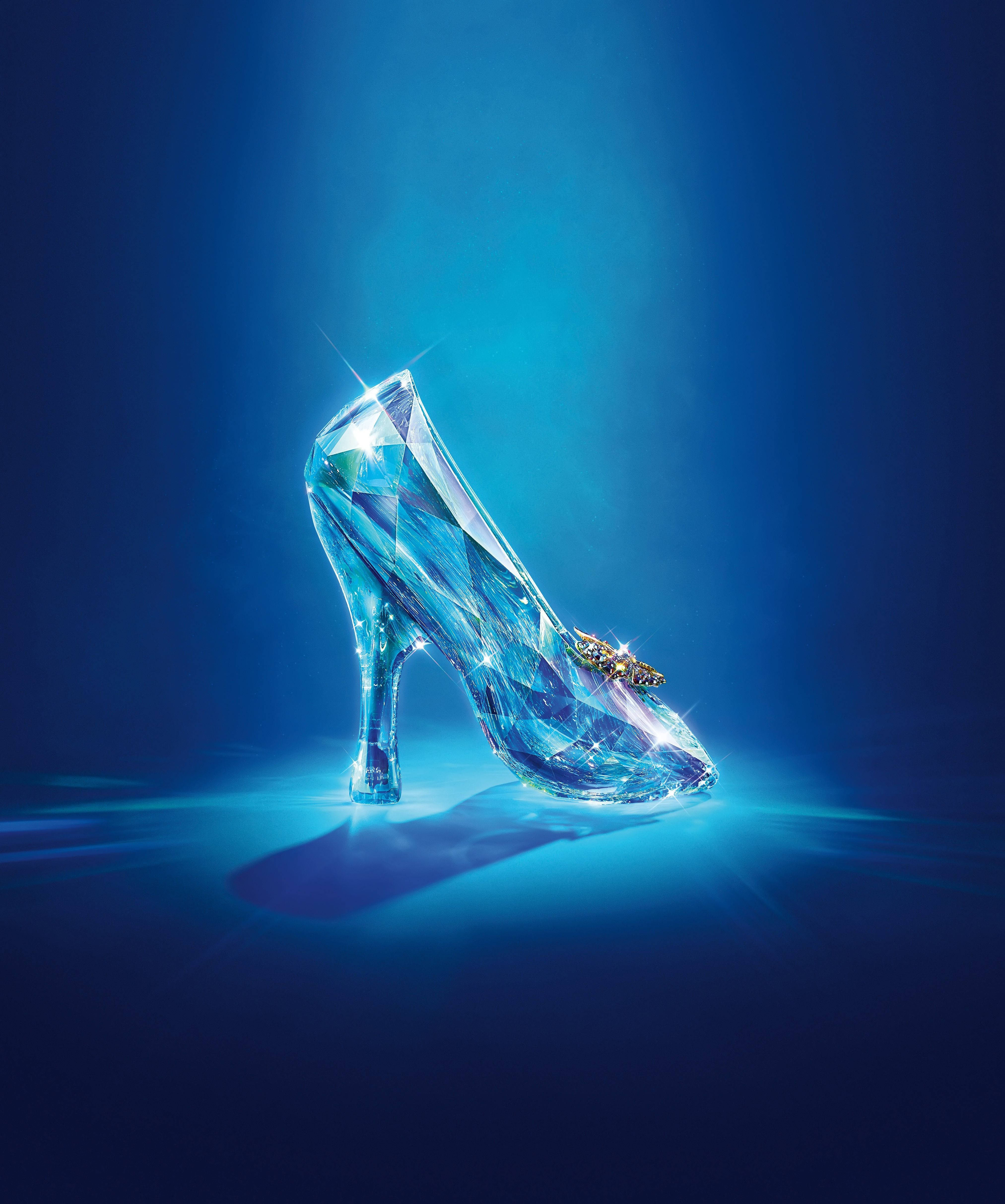 Brillianteng Salamin na Tsinelas ni Cinderella Wallpaper