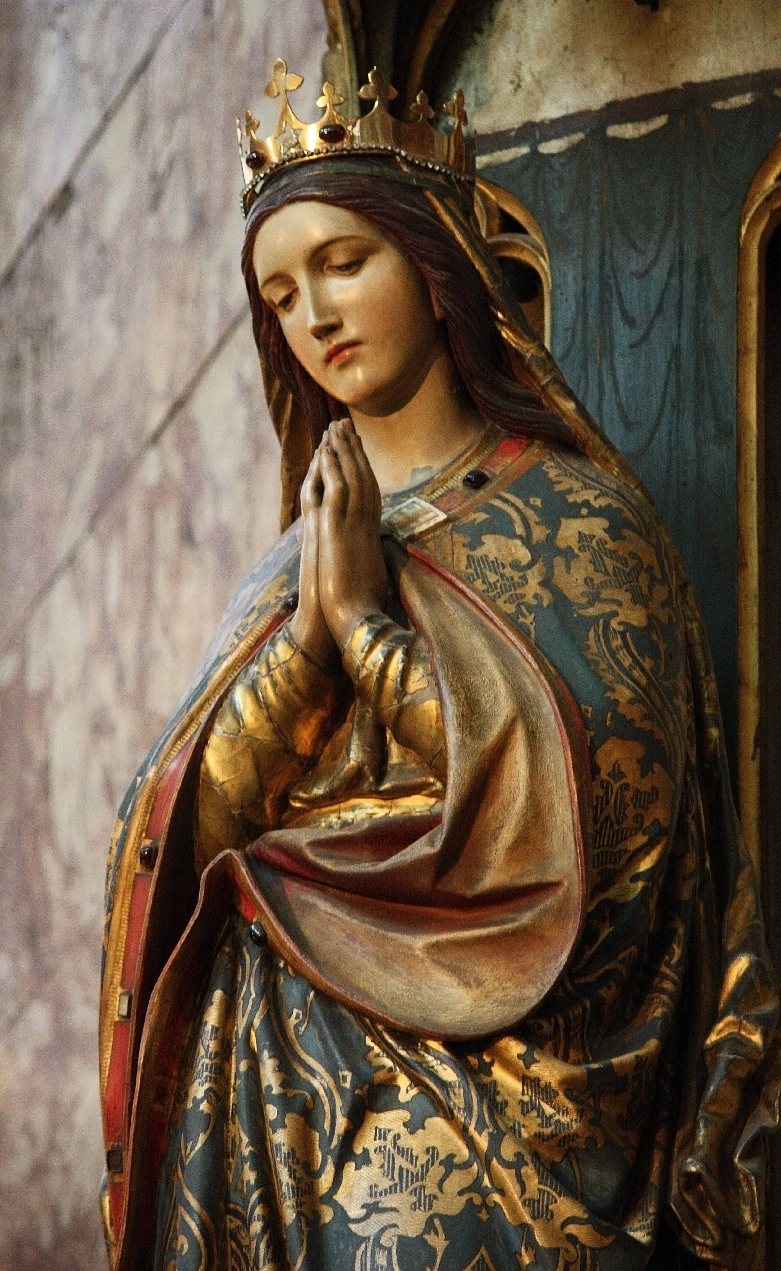 Bronzeng Estatwa ng Birhen Maria Wallpaper
