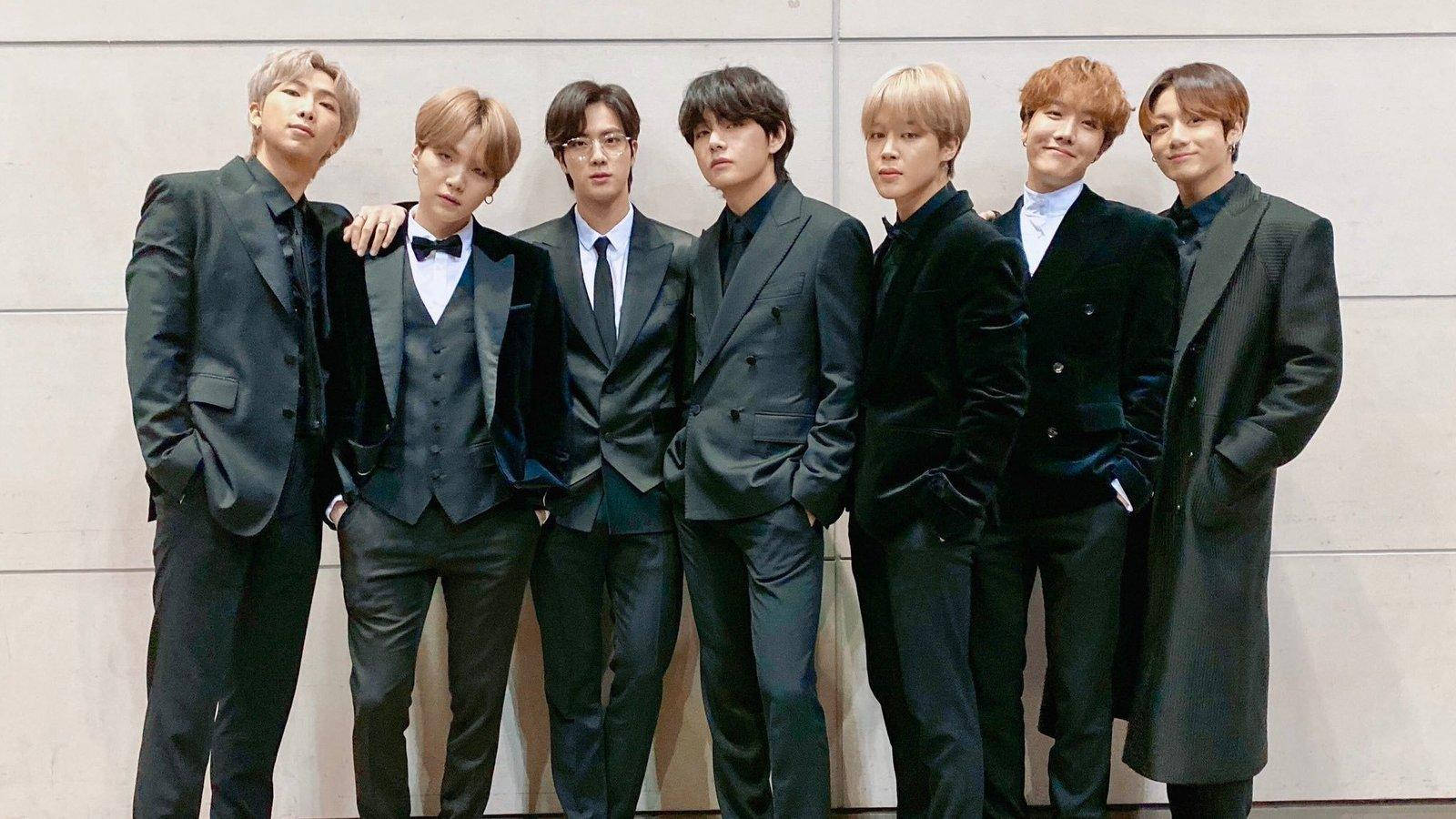BTS 2020 na Naka-itim na Suot Wallpaper