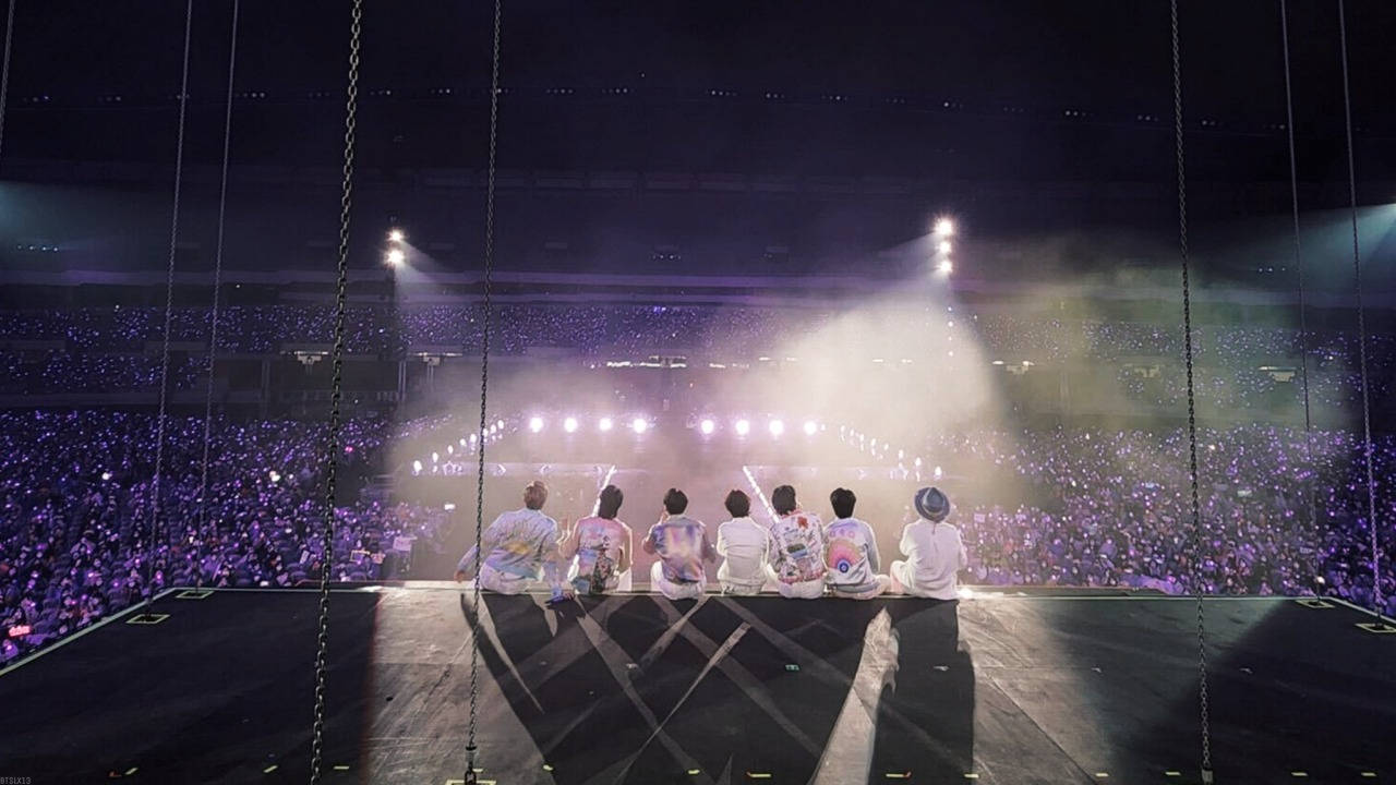 BTS Concert Kasama ang mga Miyembro sa Stage Wallpaper
