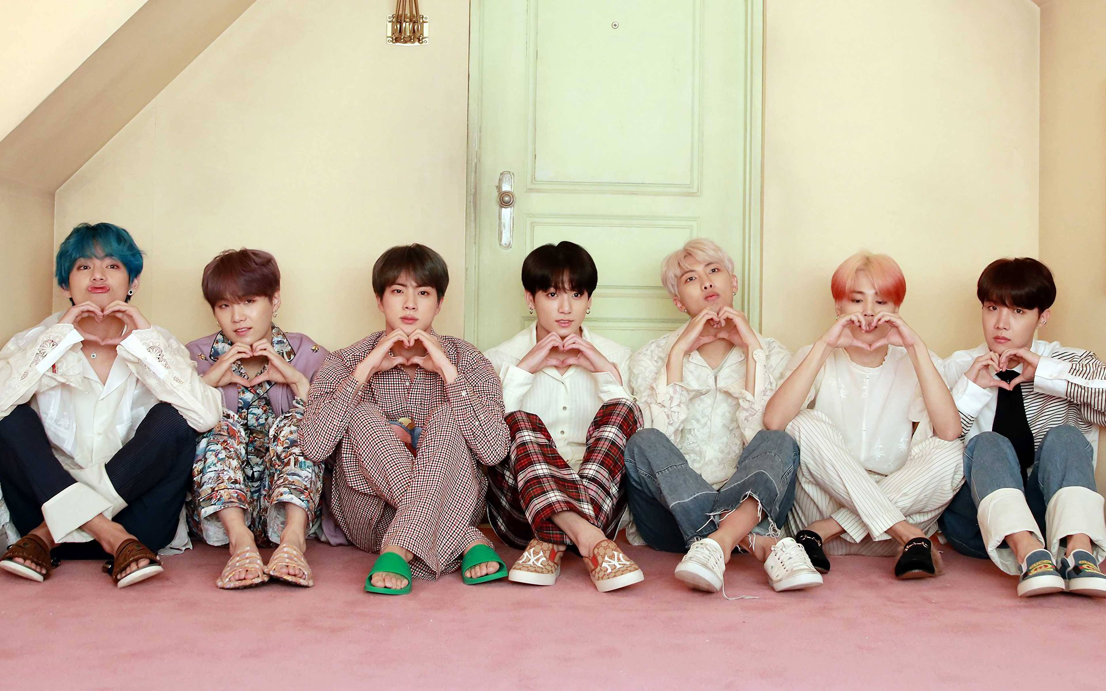 BTS Desktop Heart Signs Sa Pinto Wallpaper