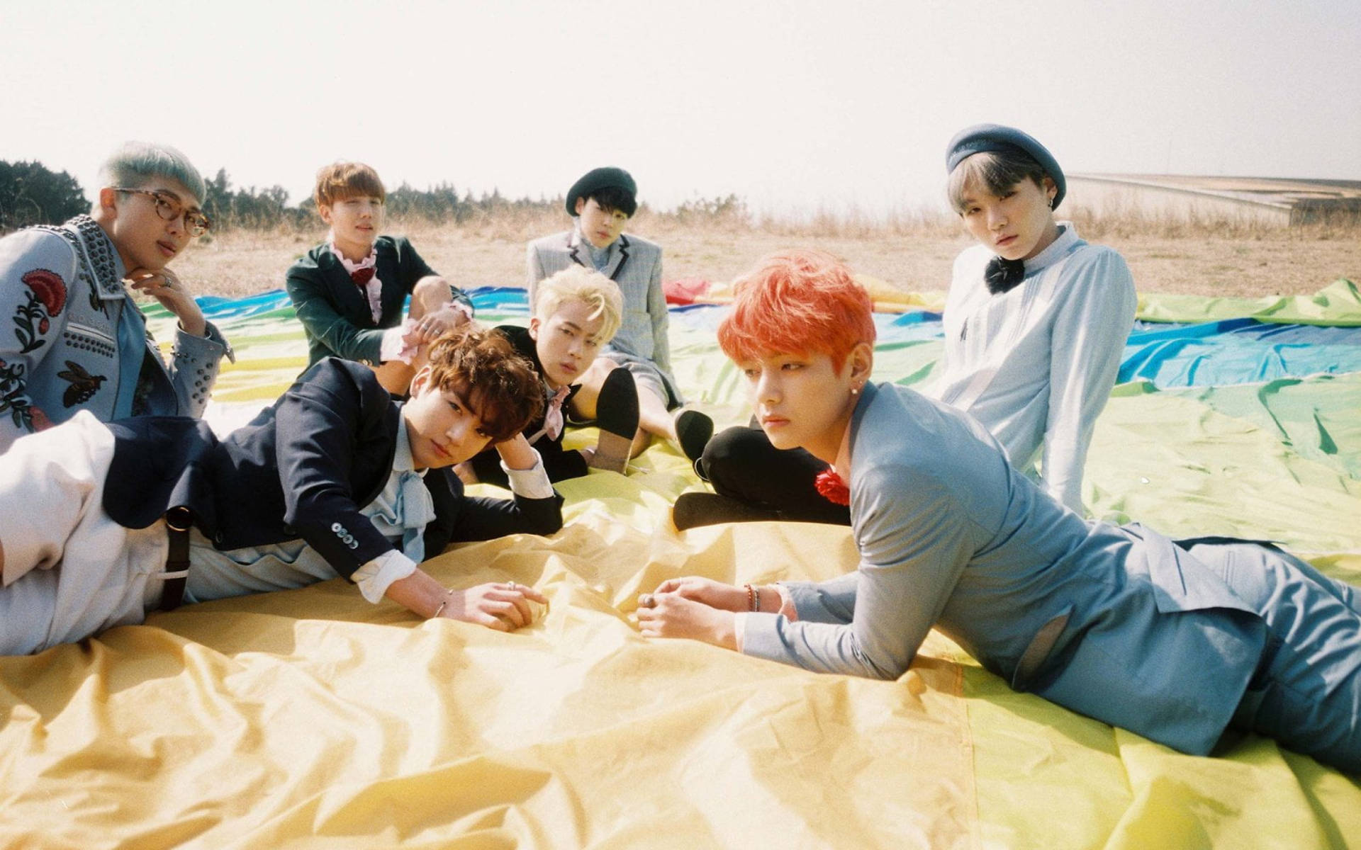 BTS Group Photo Sa Field Wallpaper