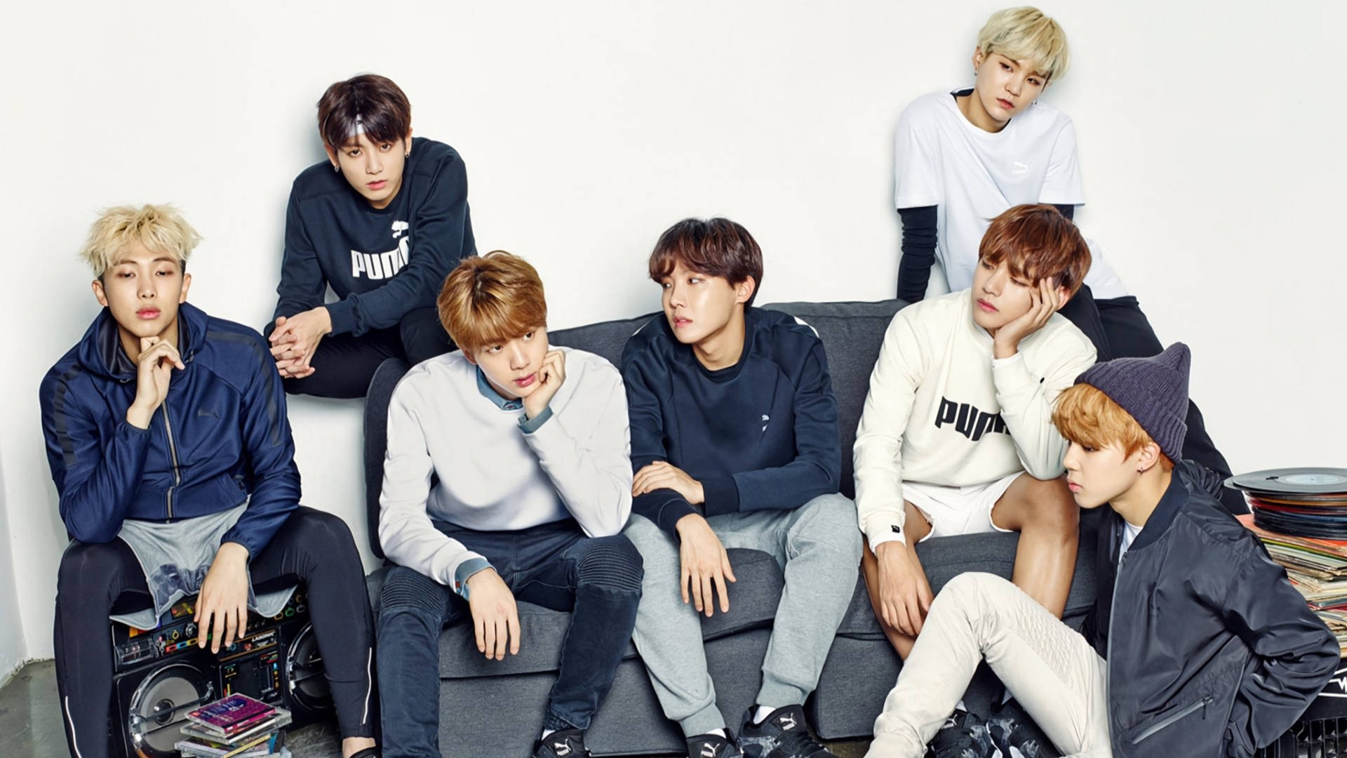 BTS - Isang Award-Winning na K-Pop Group Wallpaper