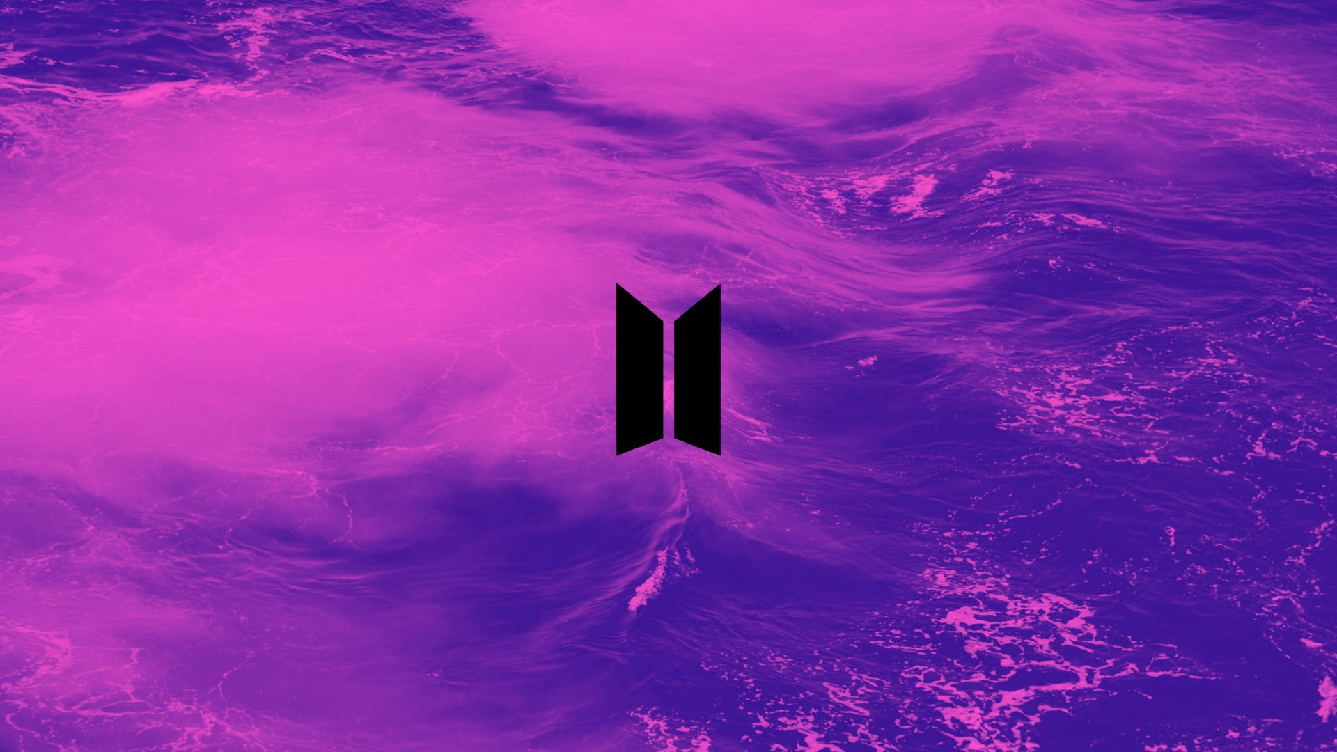 BTS Logo sa Mga Ulap sa Itaas ng Dagat Laptop Wallpaper