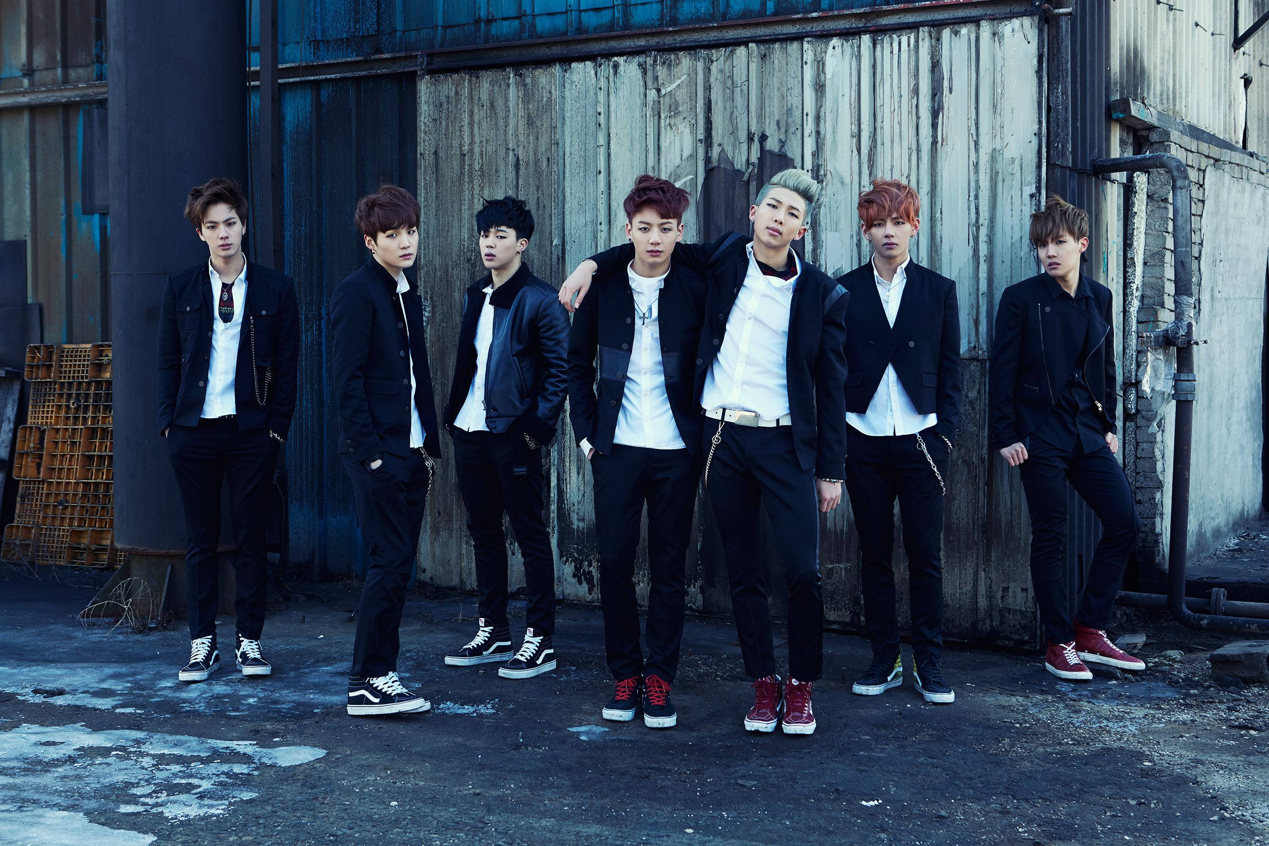 BTS sa Cool na Itim na Jacket Wallpaper