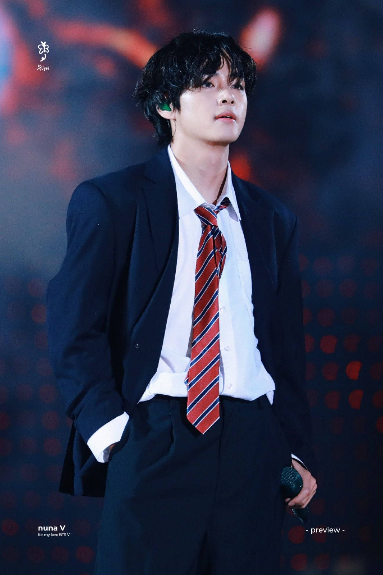 BTS V na Nakasuot ng Uniporme Pang-Eskwela Wallpaper
