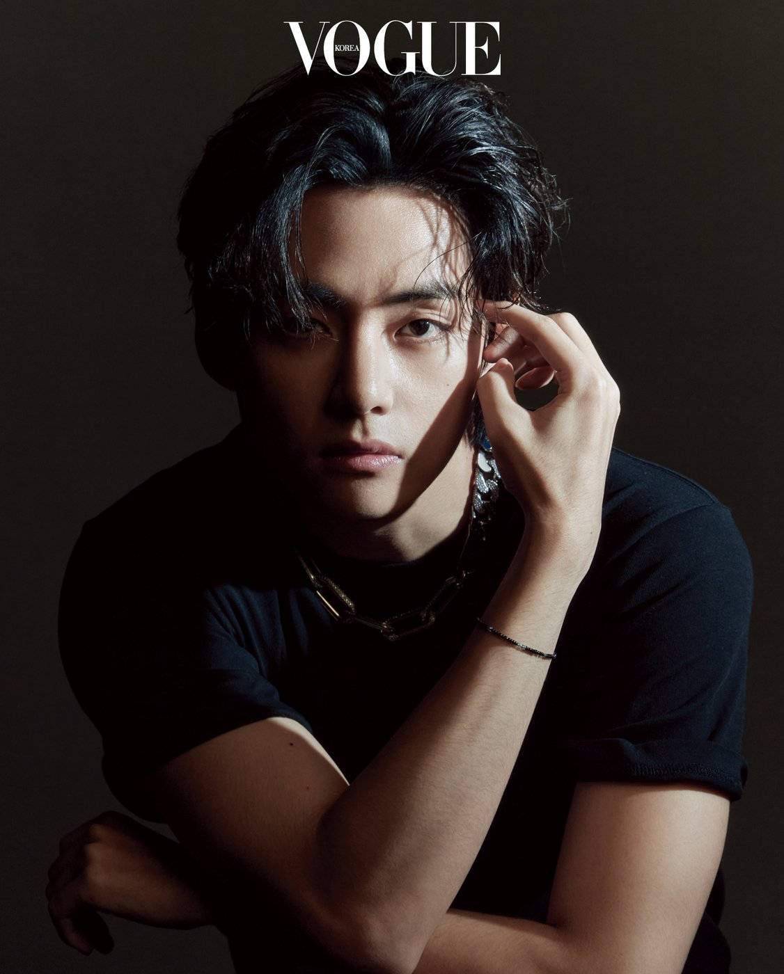 BTS V Vogue Itim na Damit Wallpaper