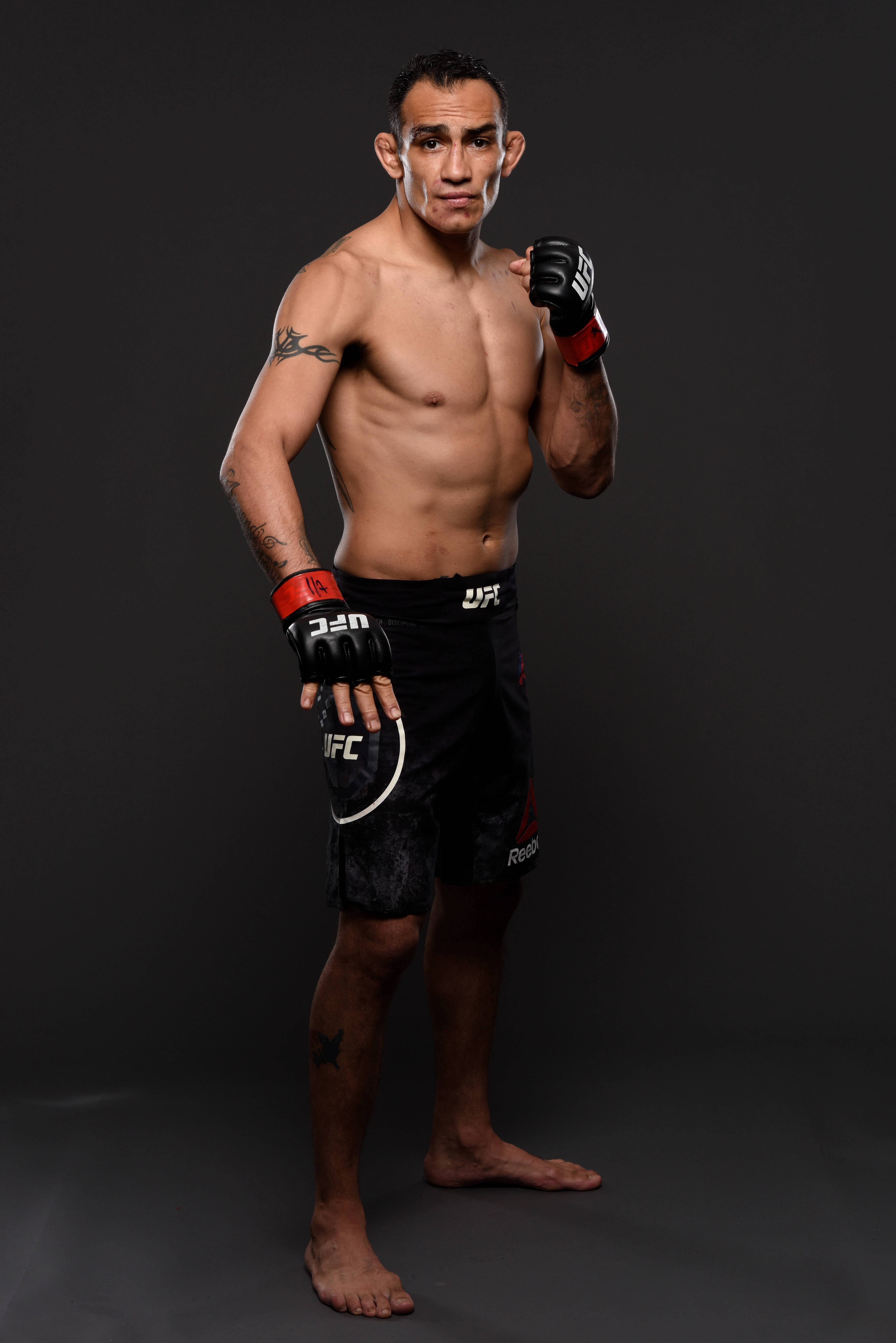 Buong Katawan Tony Ferguson Wallpaper