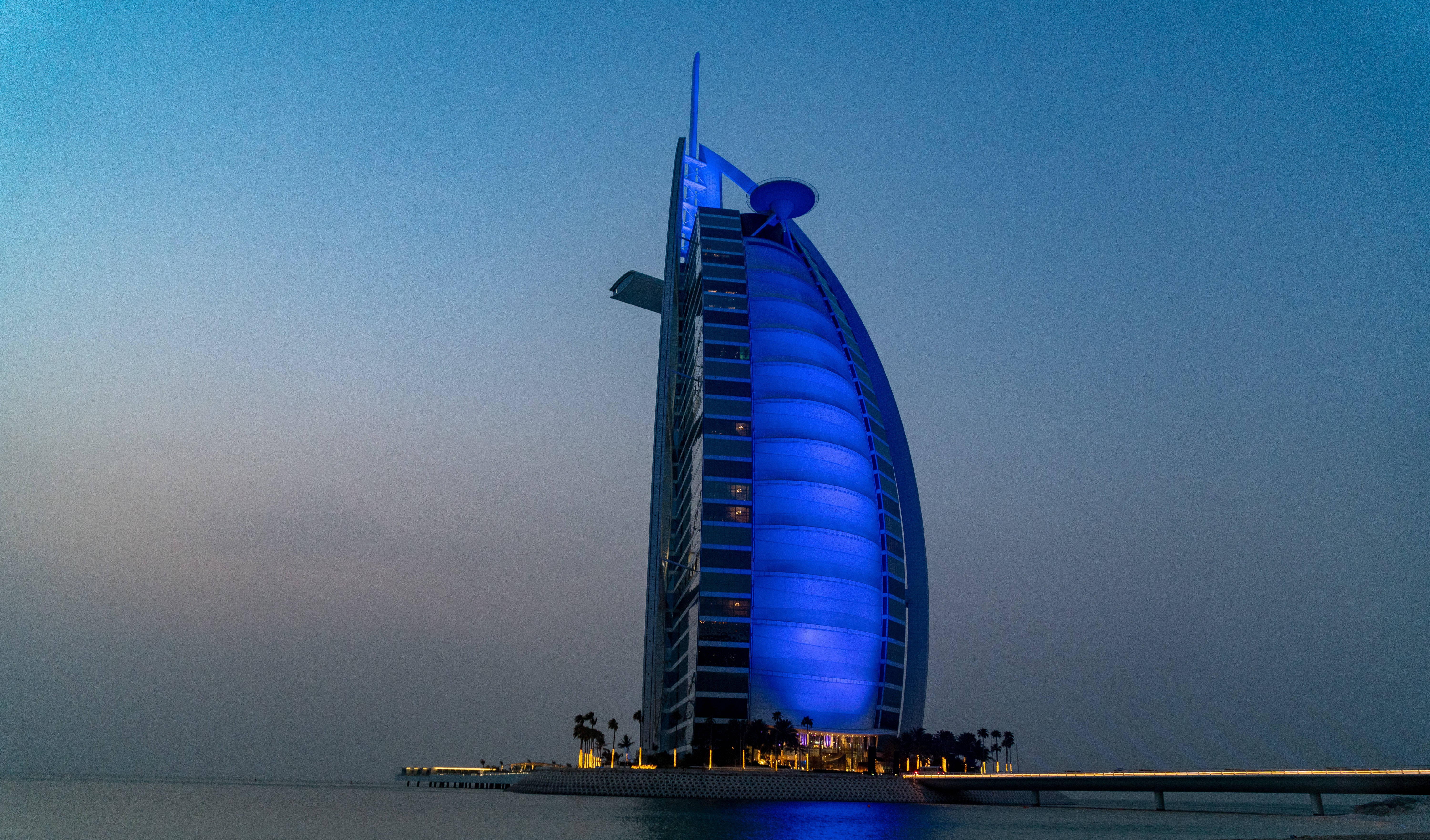 Burj Al Arab Asul na Liwanag Wallpaper