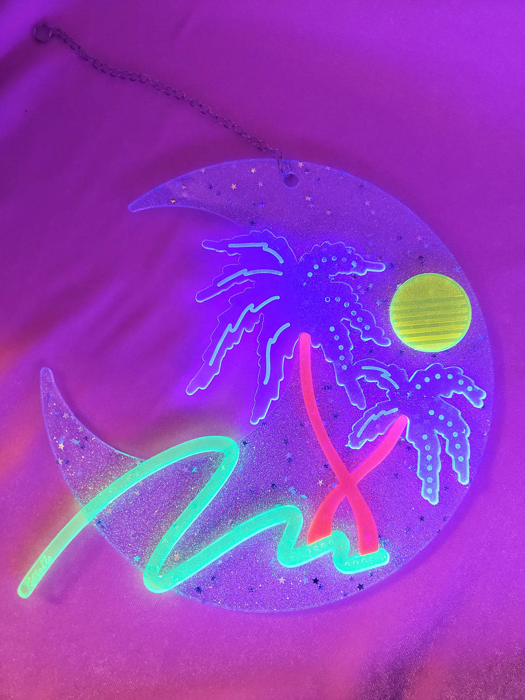 Buwan na Neon na Kumikinang Wallpaper