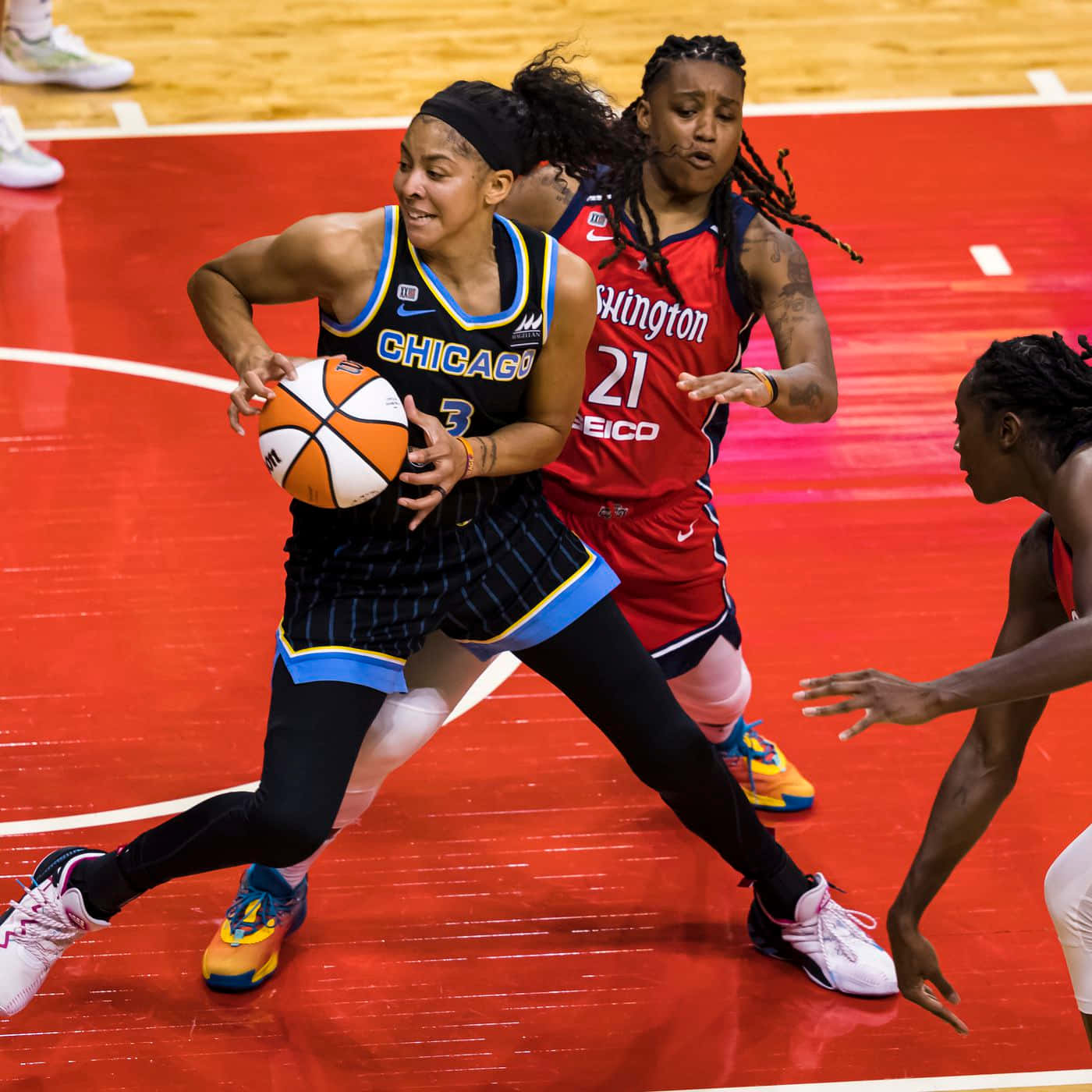 Candace Parker Nagnanakaw ng Bola Wallpaper