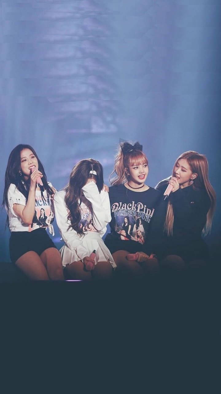 Candid Shot ng Blackpink na Cute sa Stage Wallpaper
