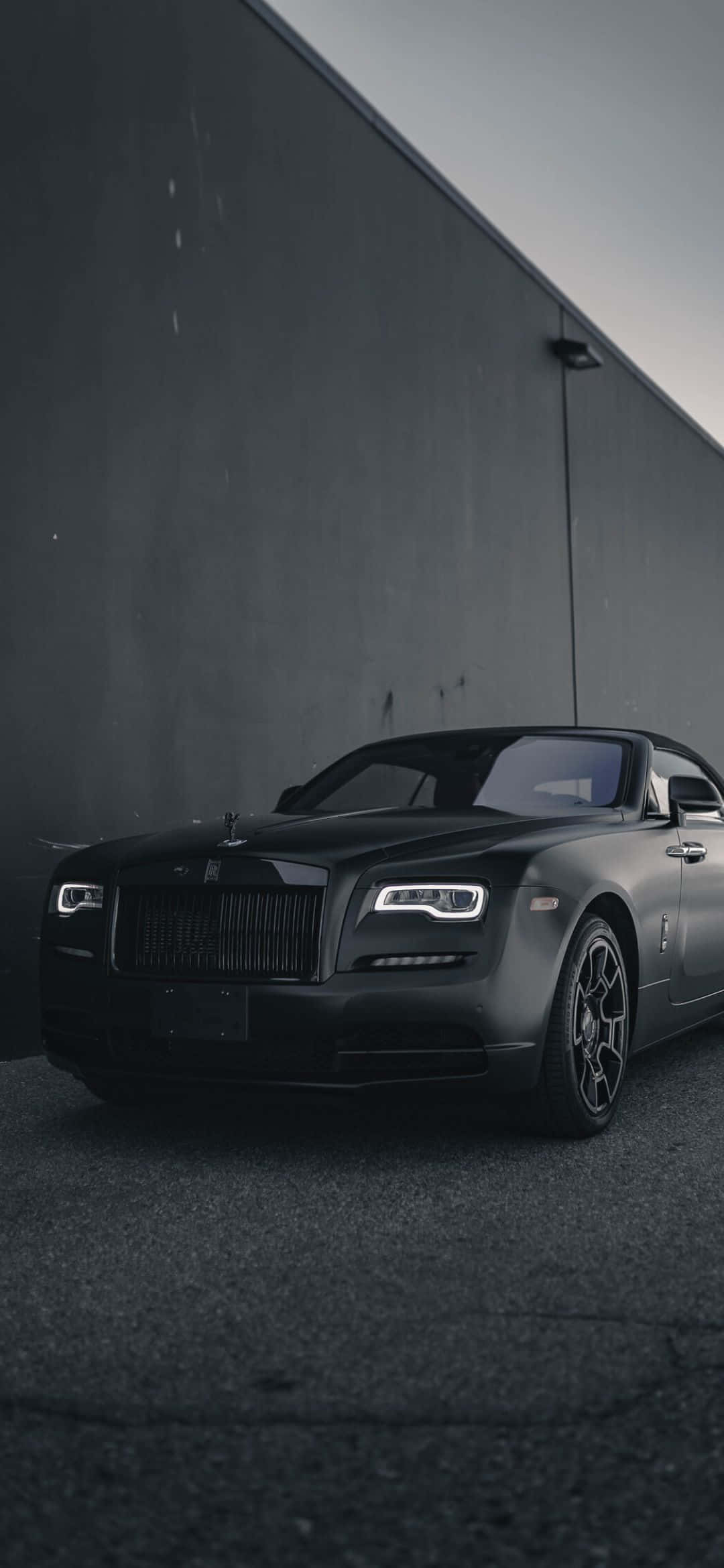 Caption: Elegansya na Personified - Ang Rolls Royce Phantom Wallpaper