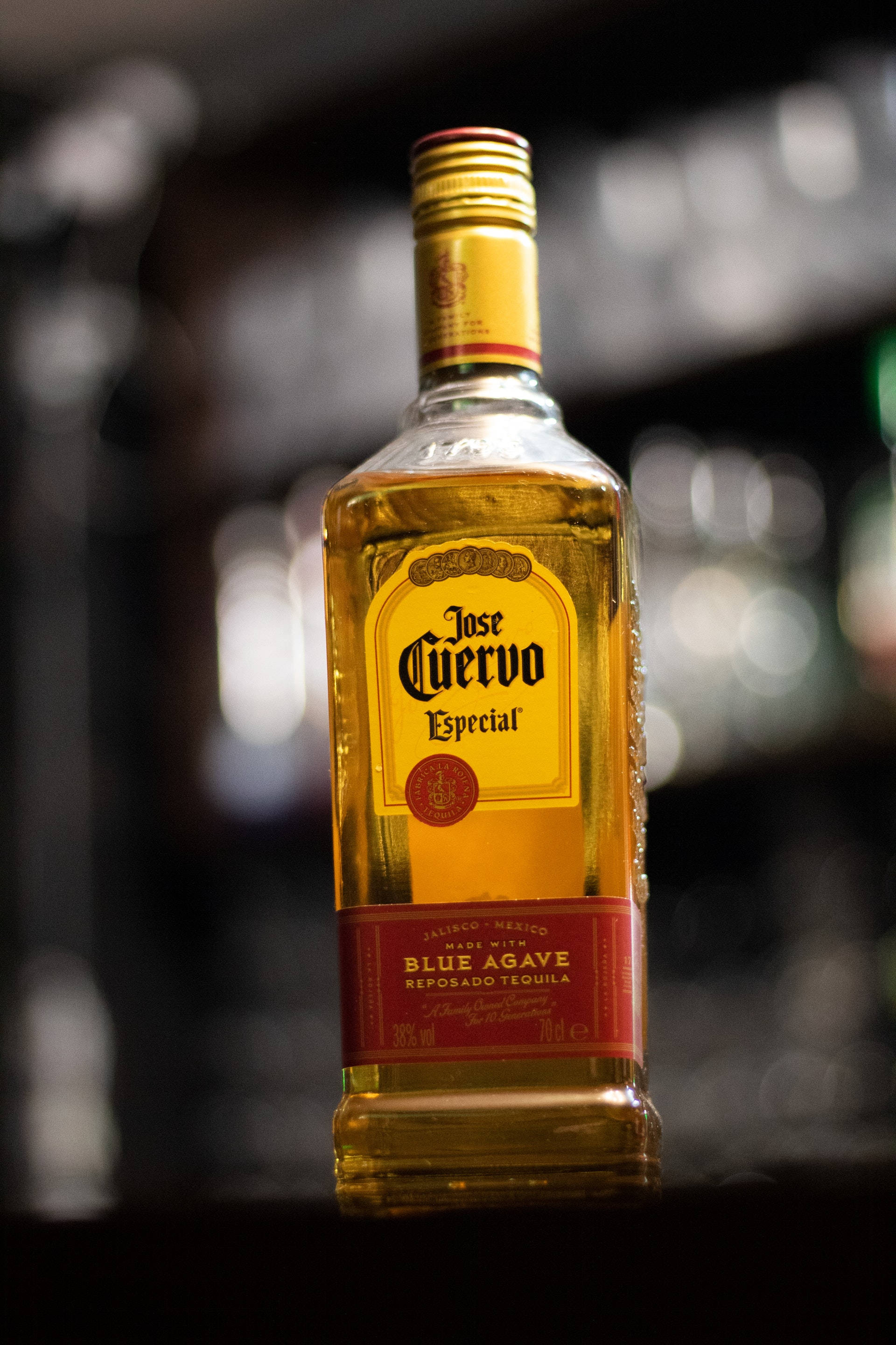 Caption: Eleganteng Jose Cuervo Agave Tequila Bote Wallpaper