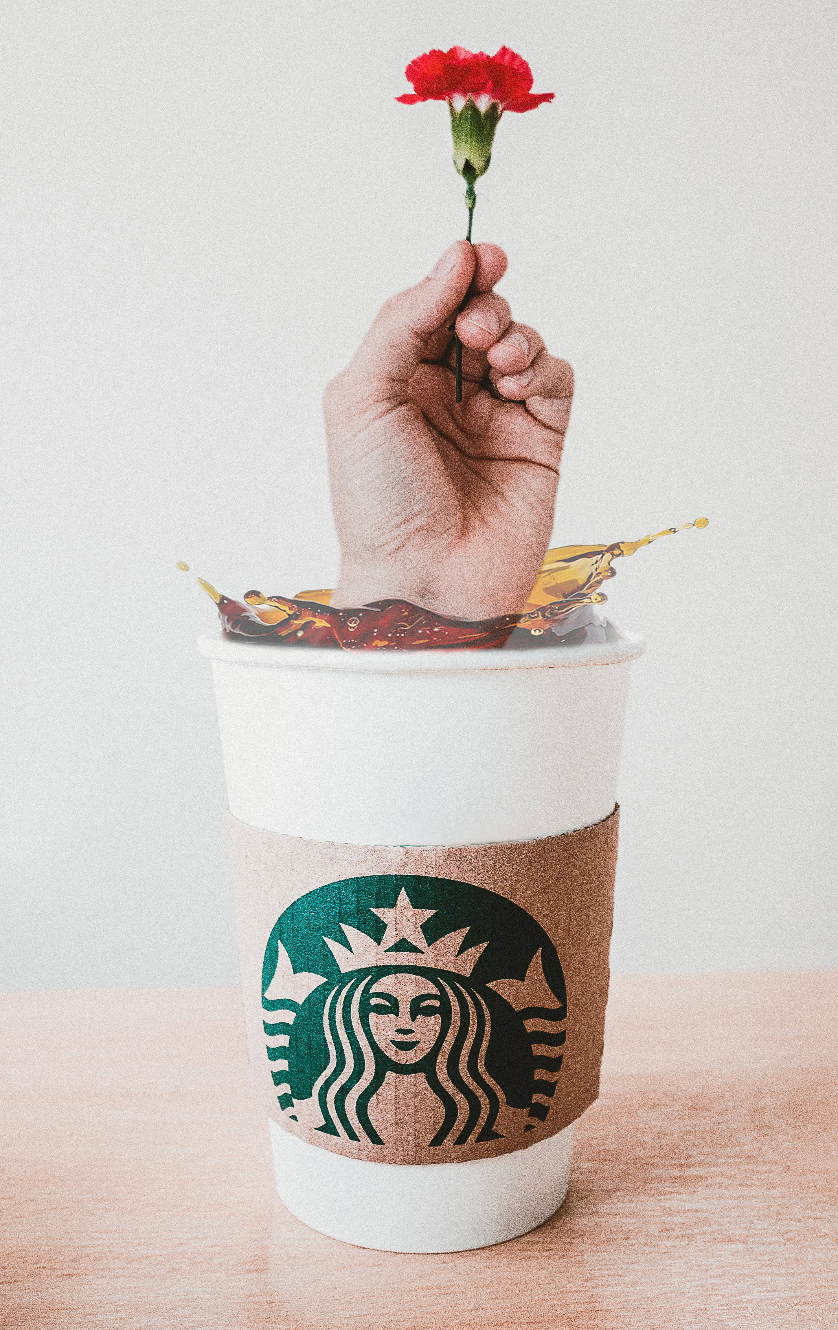 Caption: Pagpapayaman ng Karanasan ng Kape sa Starbucks sa iPhone Wallpaper