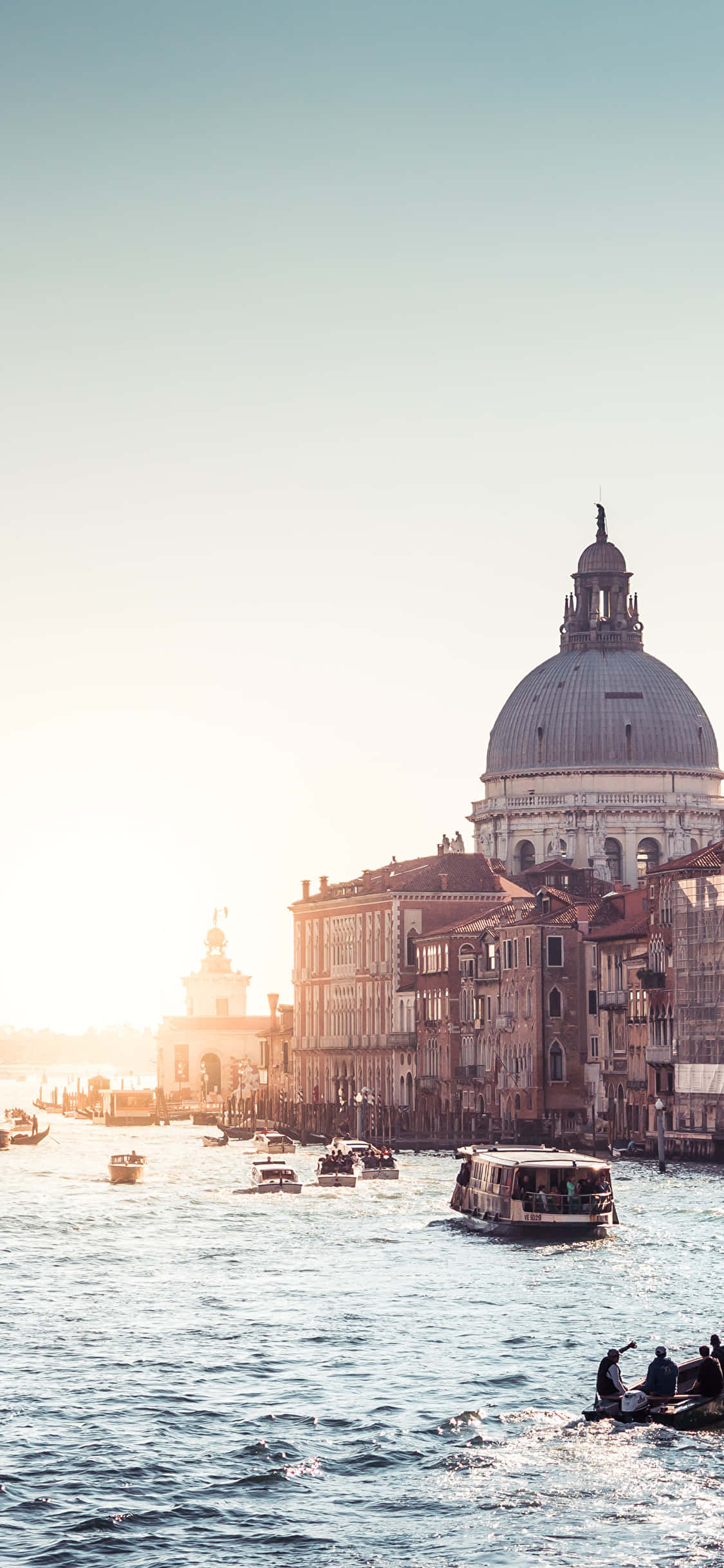 Caption: Panoramikong tanaw ng magandang Lungsod ng Roma, Italya. Wallpaper
