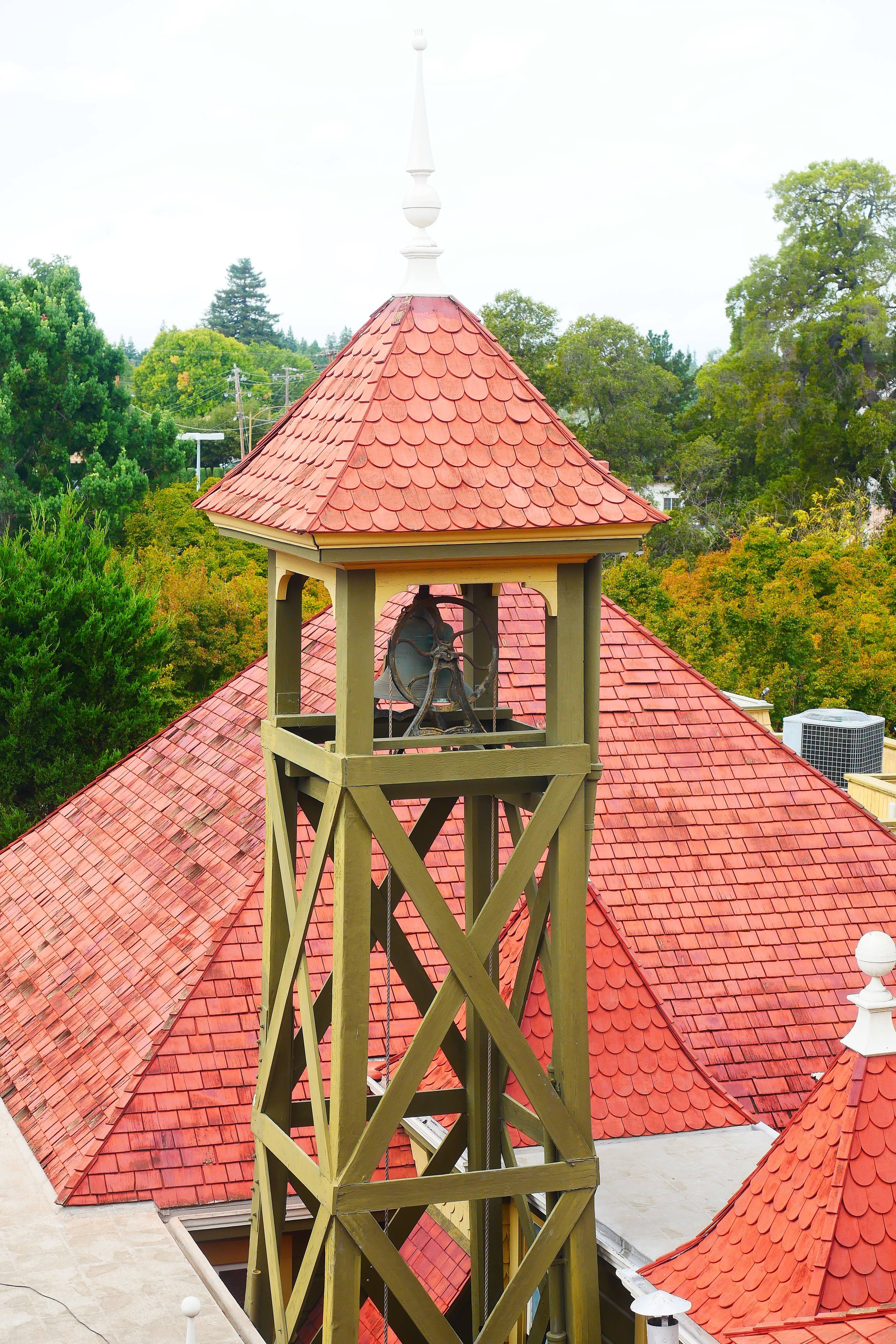 Larawan: Ang Iconic Bell Tower ng Winchester Mystery House Wallpaper
