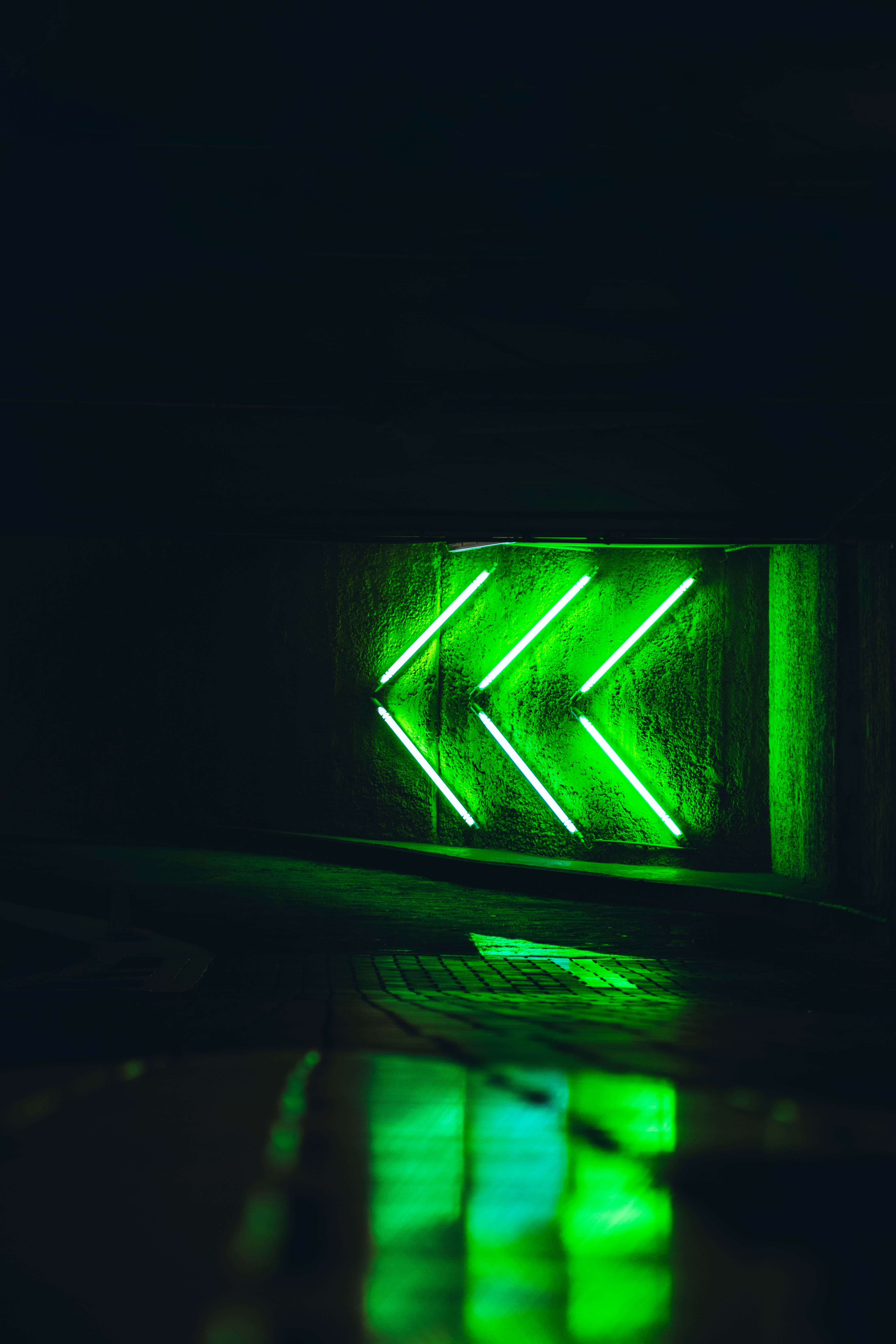 Caption: Masiglang Neon Green na Enerhiya Wallpaper