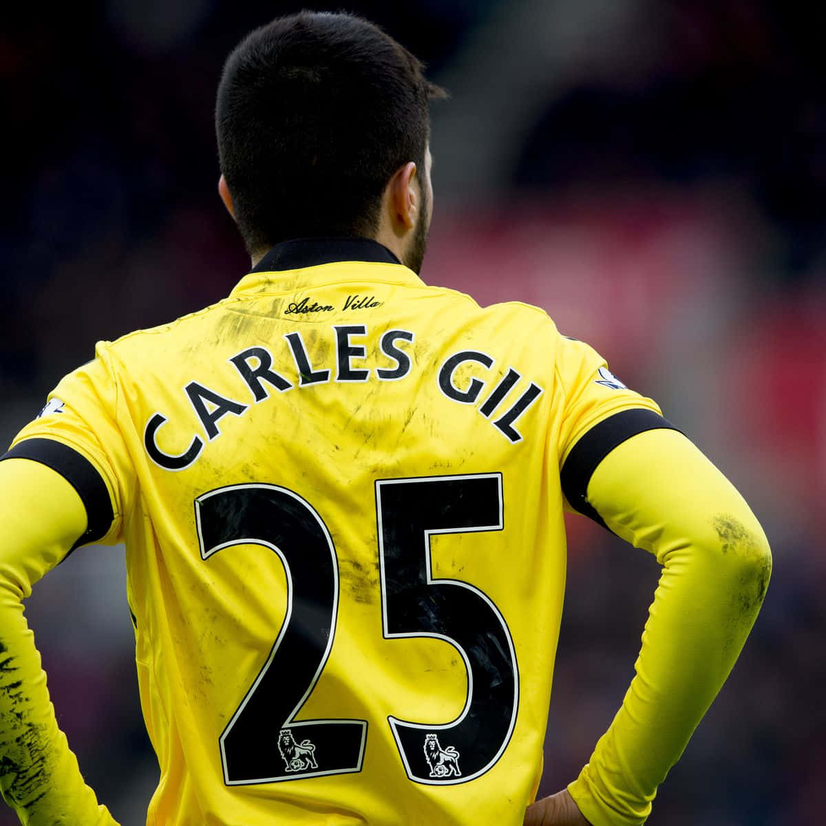 Carles Gil na Nakasuot ng Dilaw na Jersey Wallpaper
