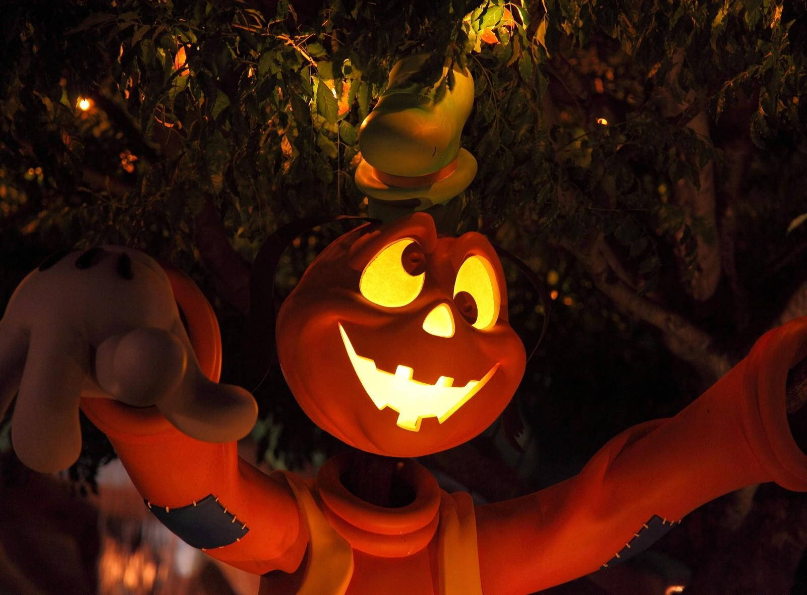 Cartoon na may Halloween Costume Wallpaper