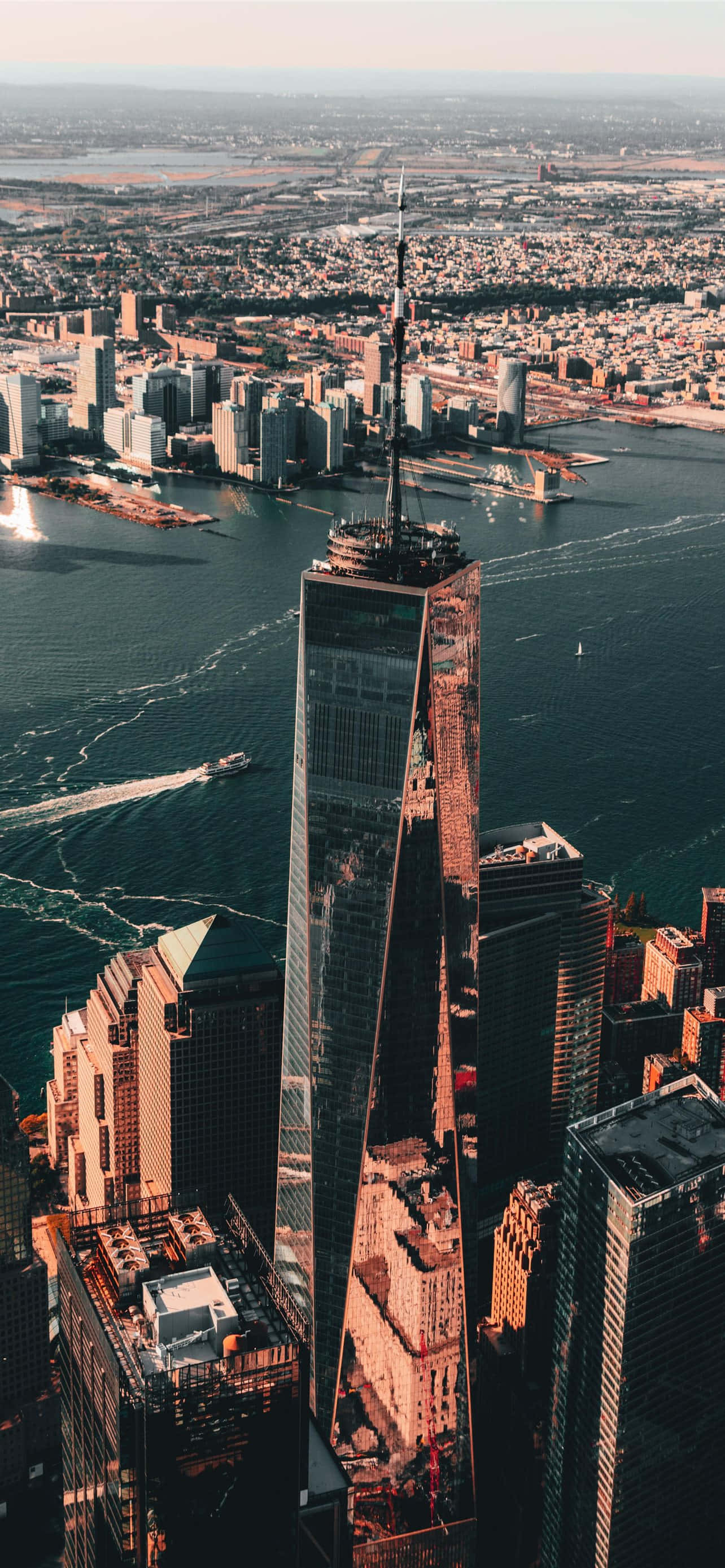 Cinematic Top Shot ng New York Freedom Tower Wallpaper