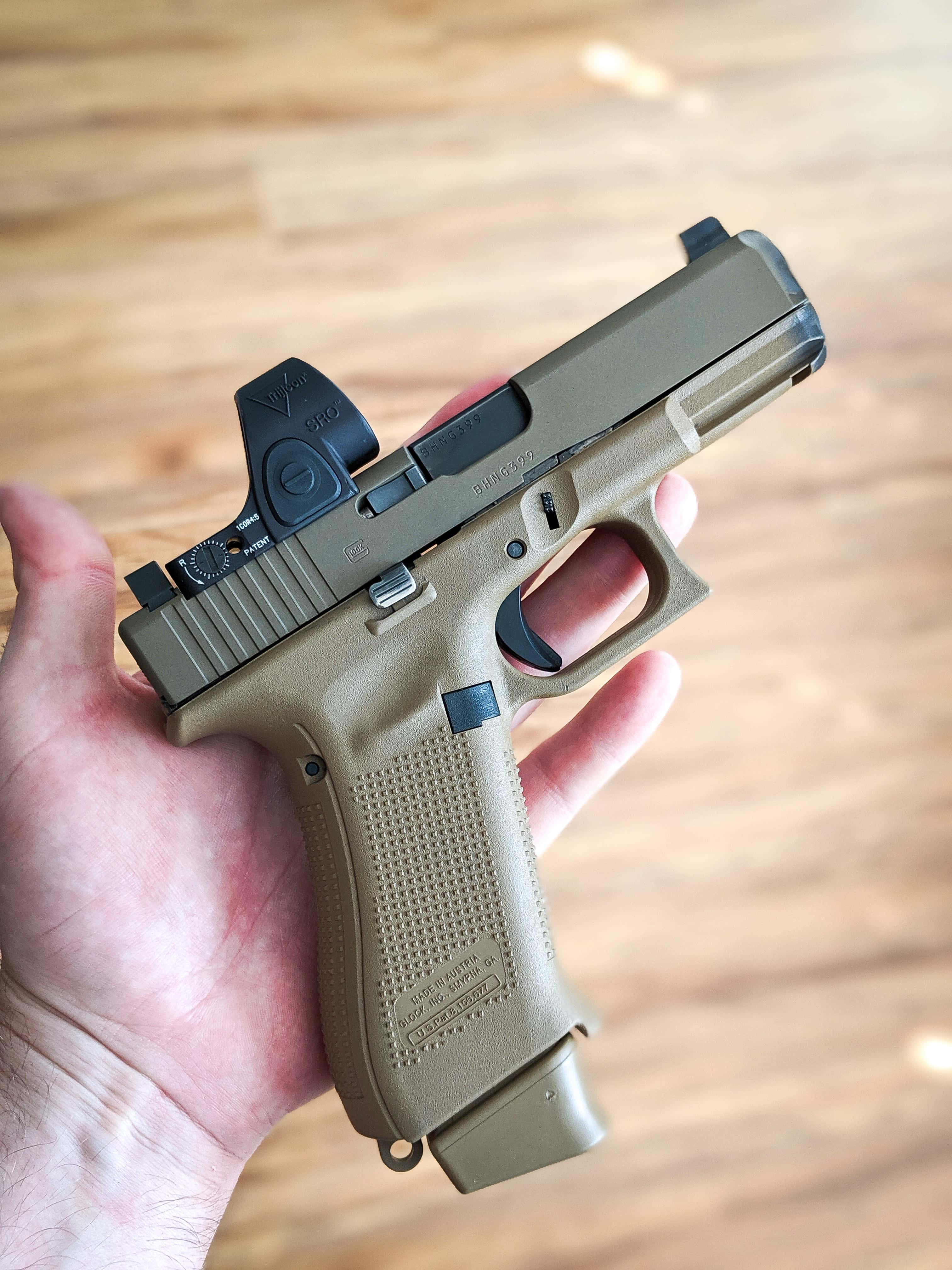 Close Up Ng Isang Glock 19 Wallpaper