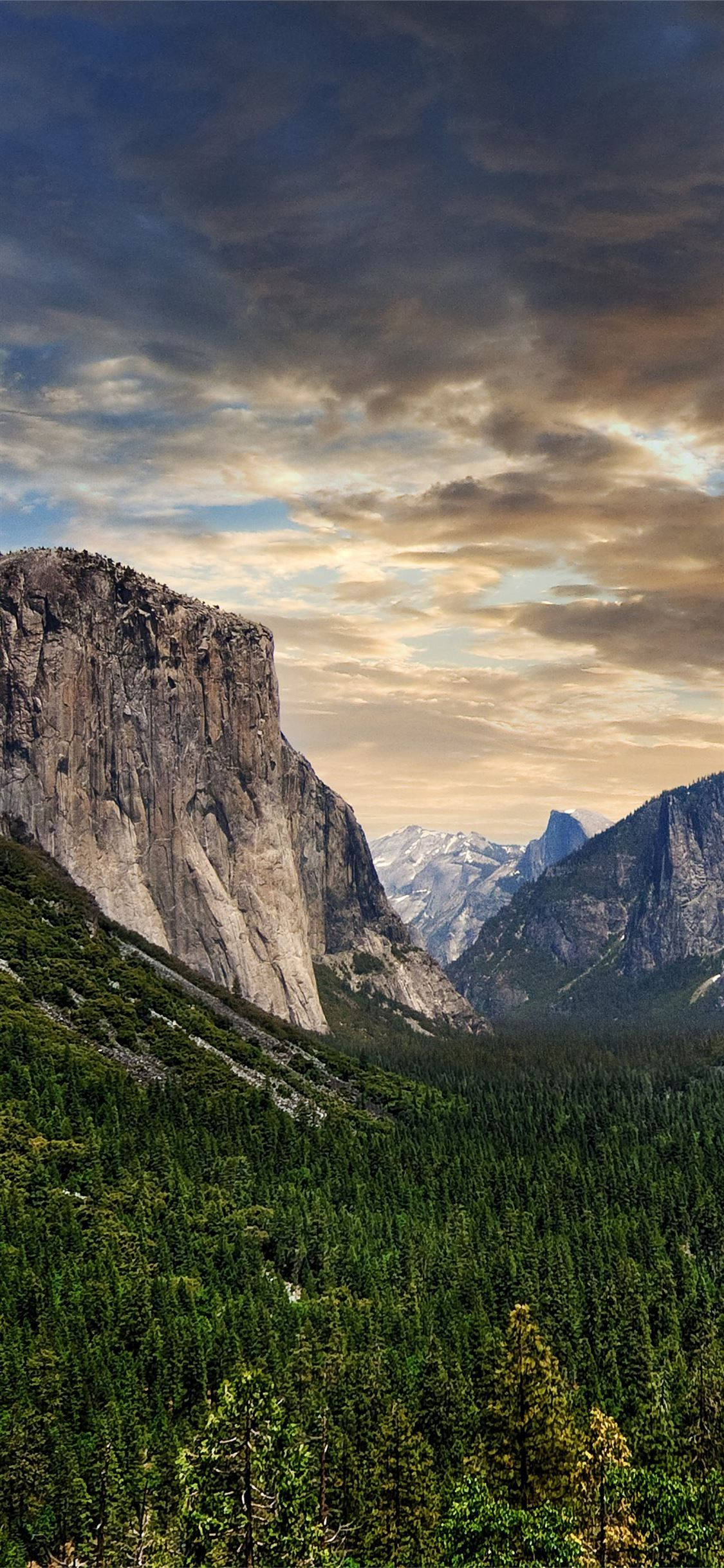 Maulap na Araw sa Yosemite iPhone Wallpaper