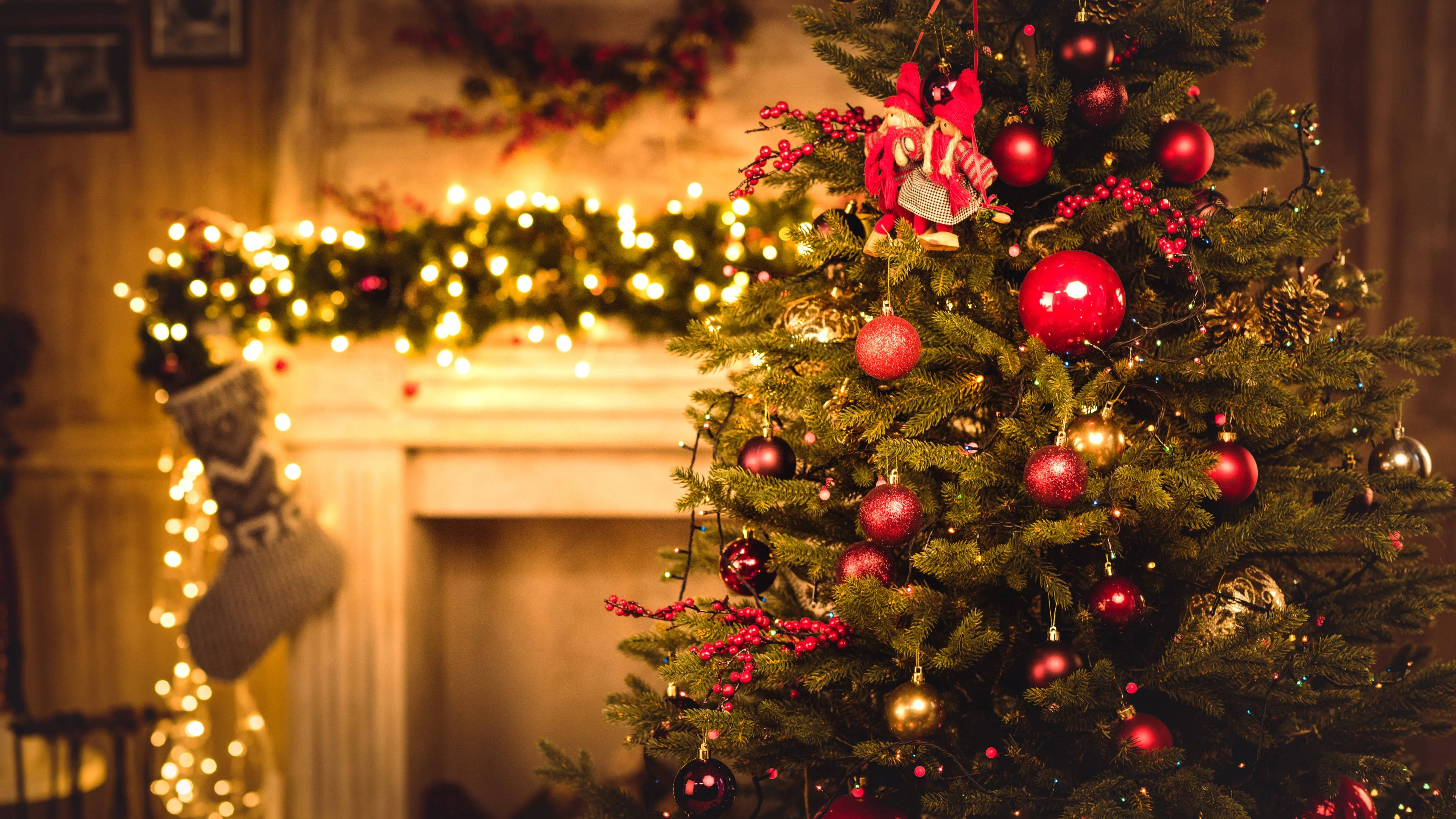Cool at Cozy na Christmas Tree para sa Desktop Wallpaper