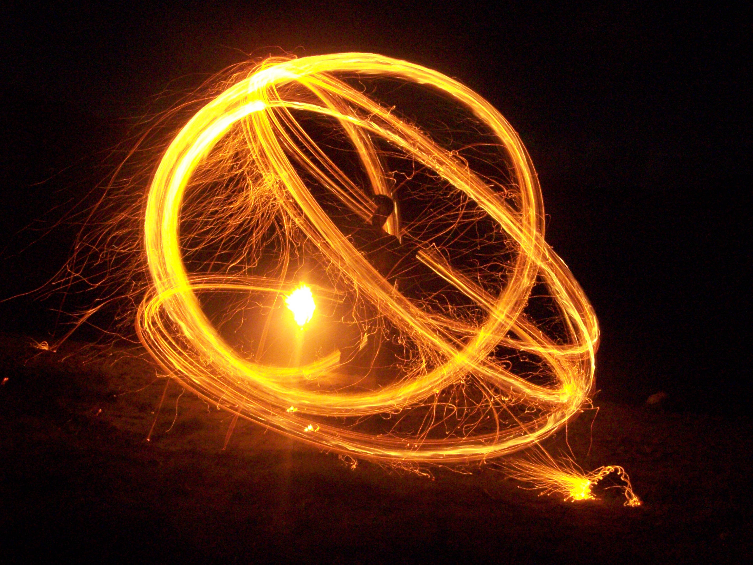 Cool na Fire Poi para sa iPad Wallpaper