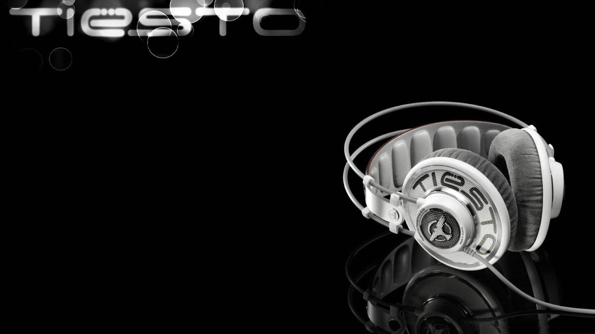 Cool Tiësto Graphic na may Headphones Wallpaper