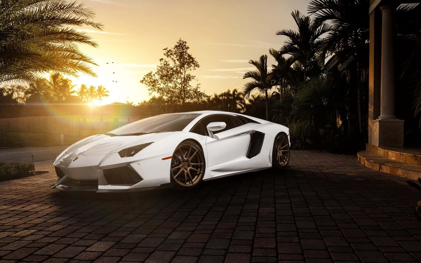Cool White Lamborghini Aventador Sa Paglubog ng Araw Wallpaper