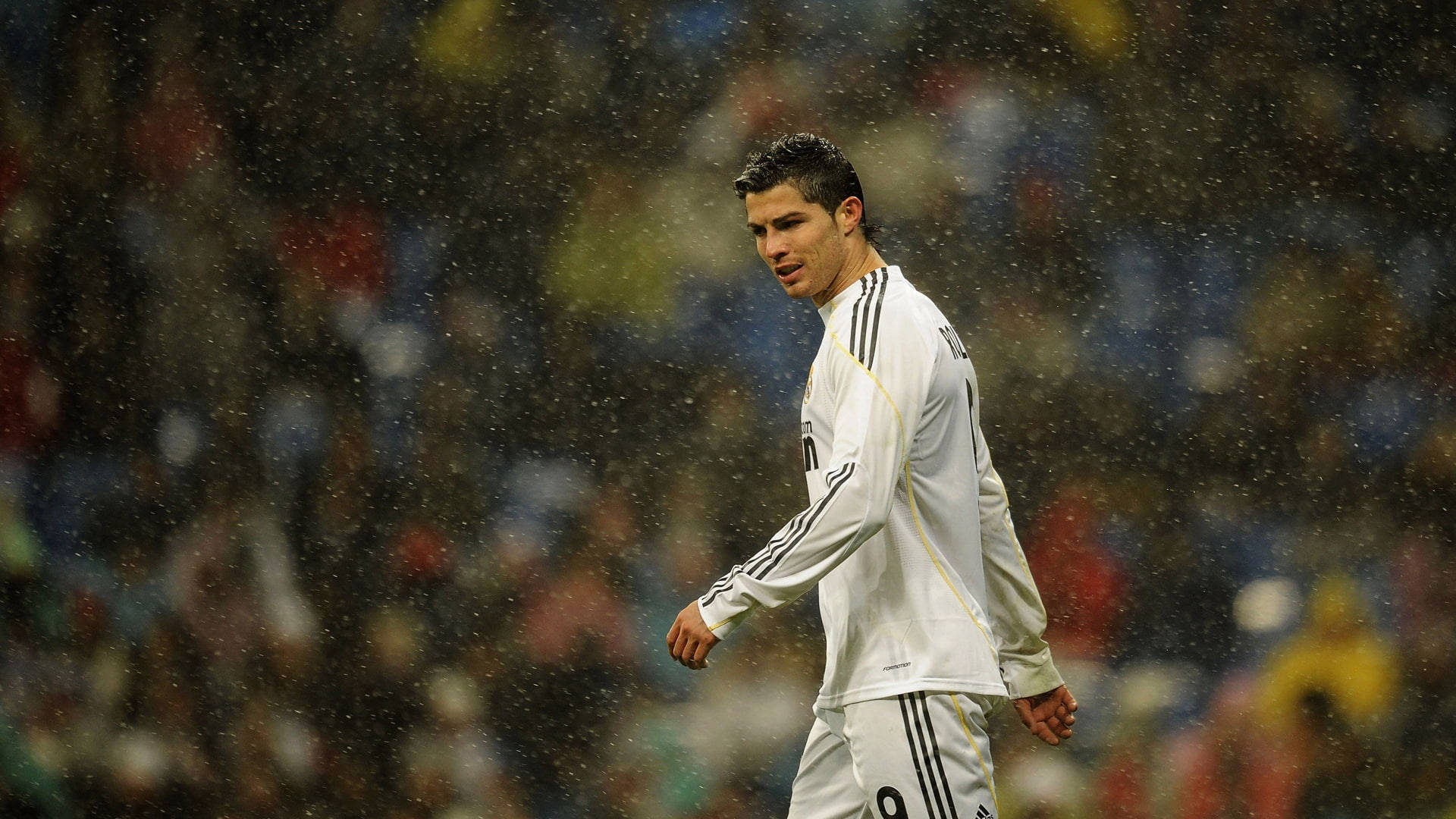 CR7 HD Larong Football sa Ulan Wallpaper