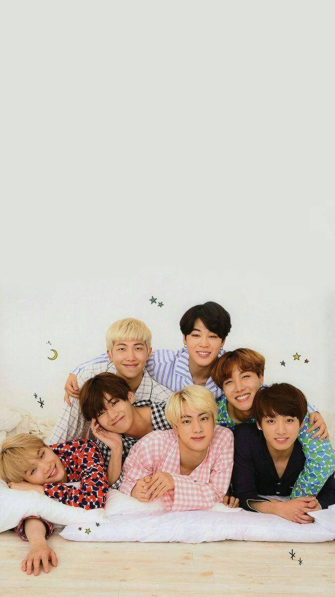 Cute BTS na Naka-Pajama Wallpaper