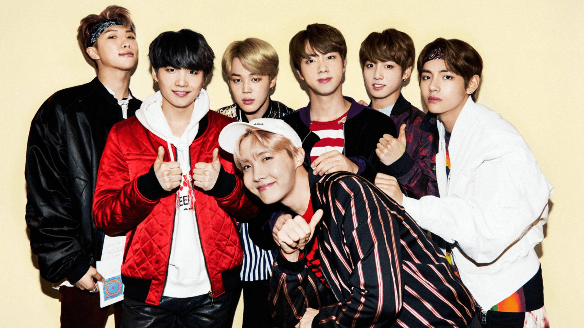Cute BTS Nagpo-pose sa Dilaw na Background Wallpaper