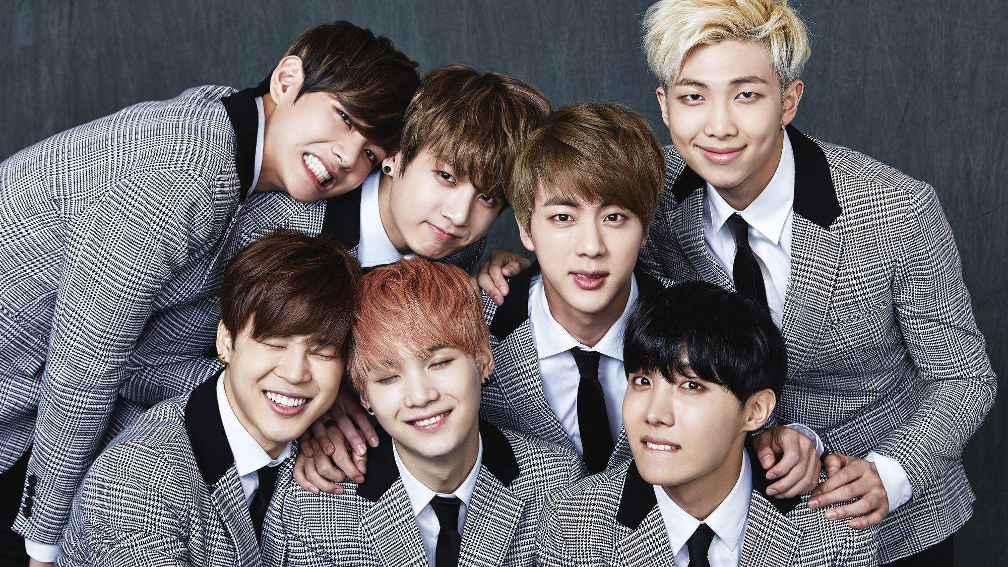 Cute BTS Nakasuot ng Uniporme ng Eskuwela Wallpaper