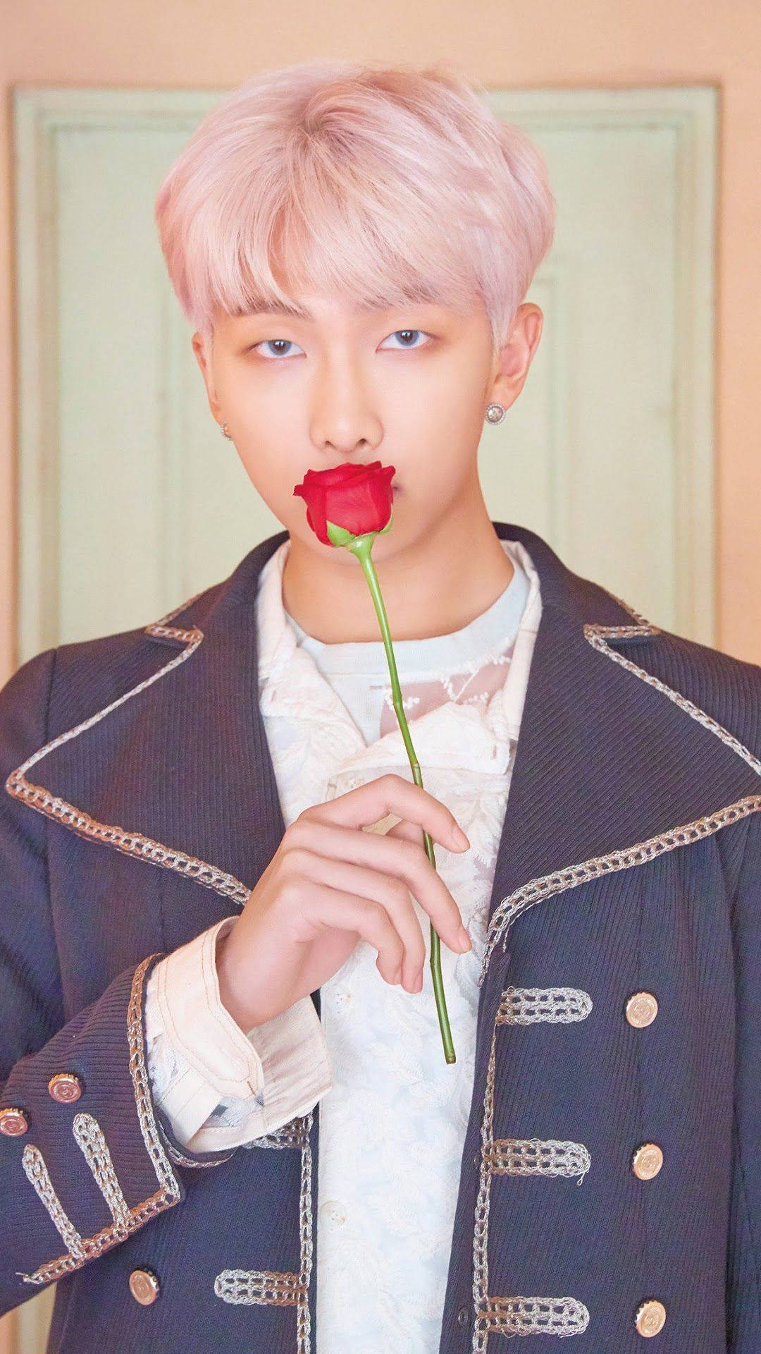 Cute BTS RM na May Rosas Wallpaper