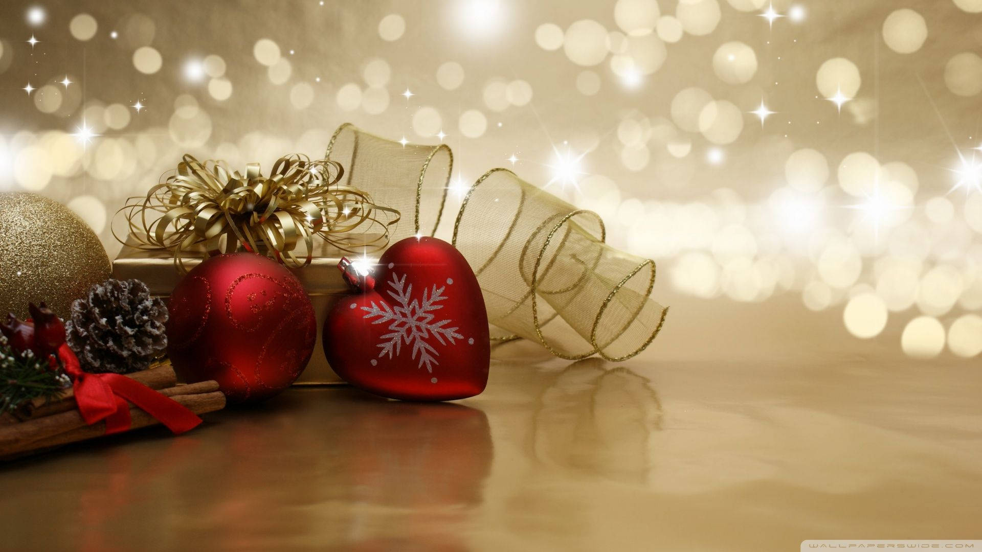 Dagdagan ng Kaunting Christmas Magic ang Iyong Tahanan Ngayong Taon gamit ang Red & Gold Christmas Ornaments! Wallpaper