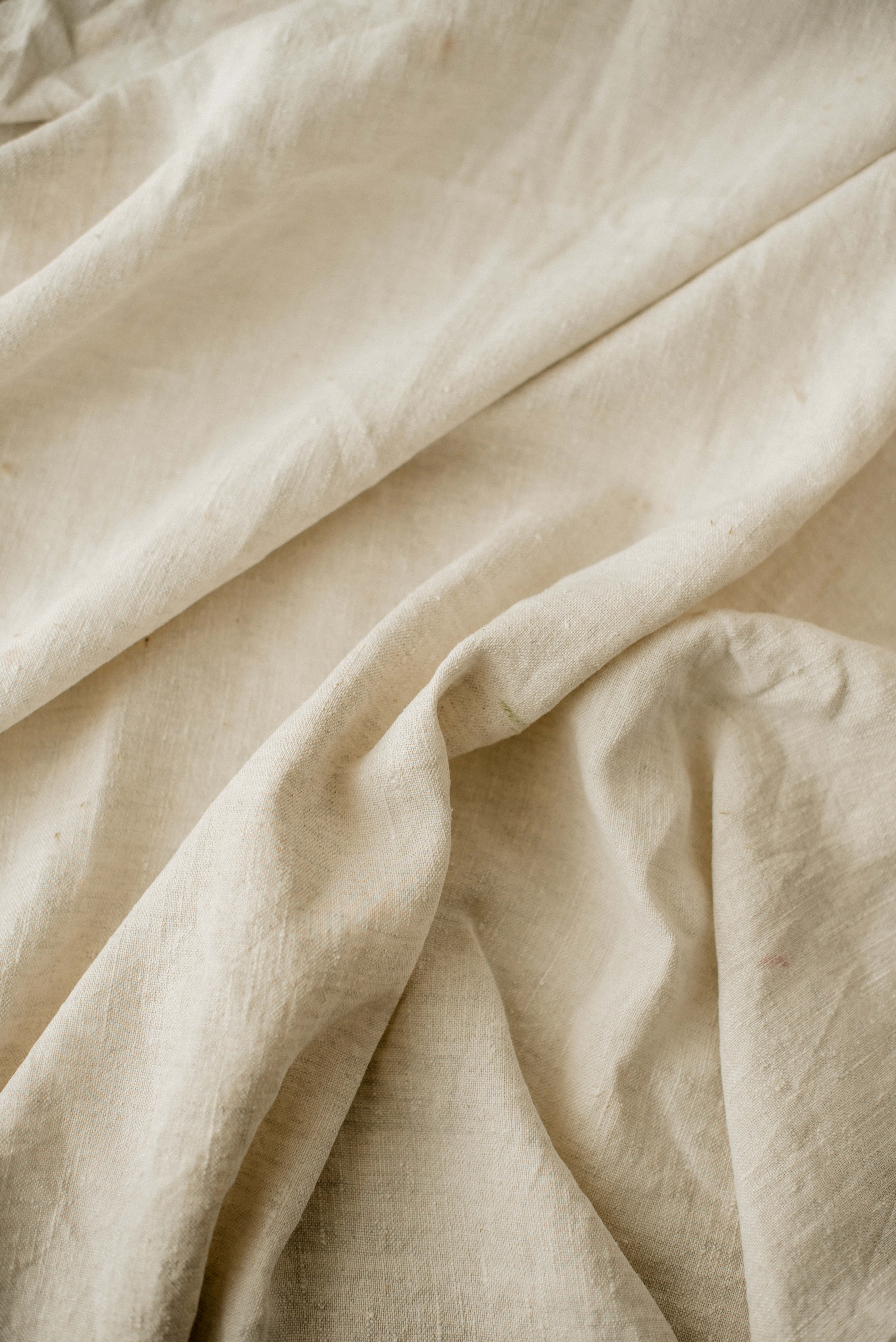 Dala ang Likas na Kagandahan ng Linen sa Iyong Tahanan Wallpaper
