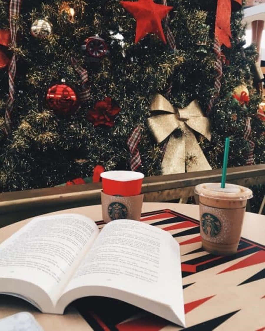 Damhin ang diwa ng Pasko gamit ang maaliwalas na Christmas Aesthetic Wallpaper