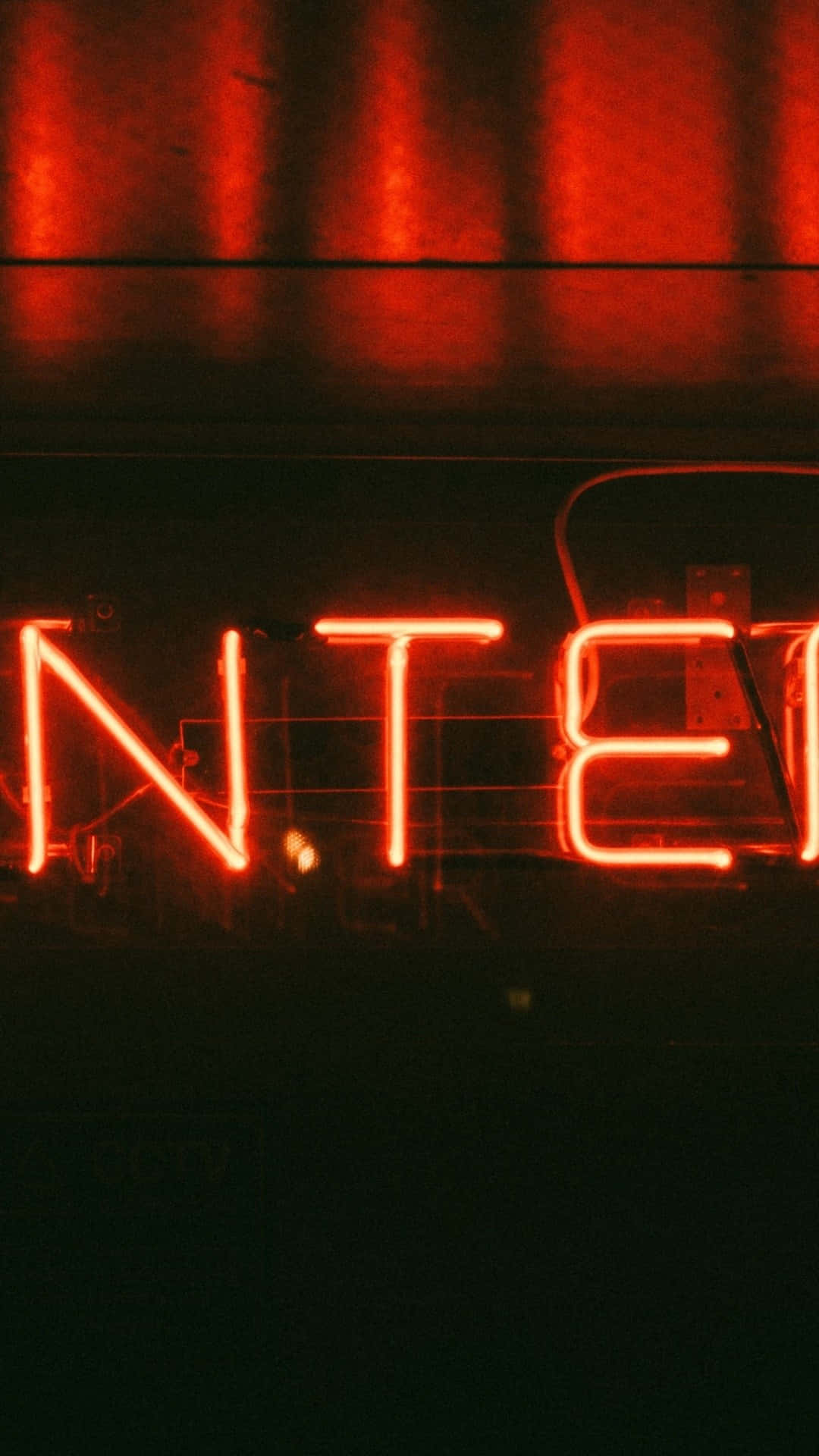 Damhin ang enerhiya ng Neon Red Aesthetic Wallpaper