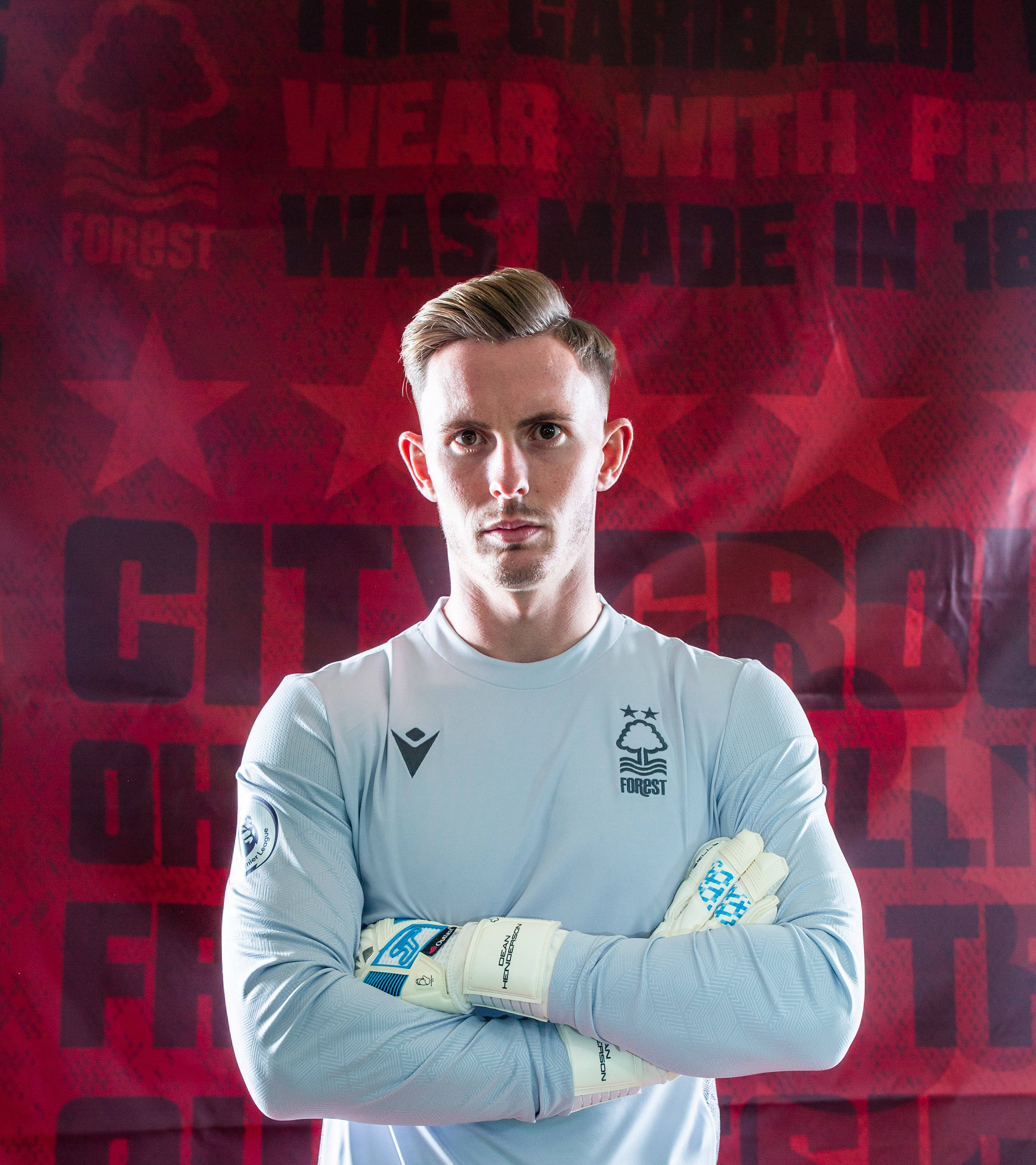 Dean Henderson Naka-crossed Arms Wallpaper