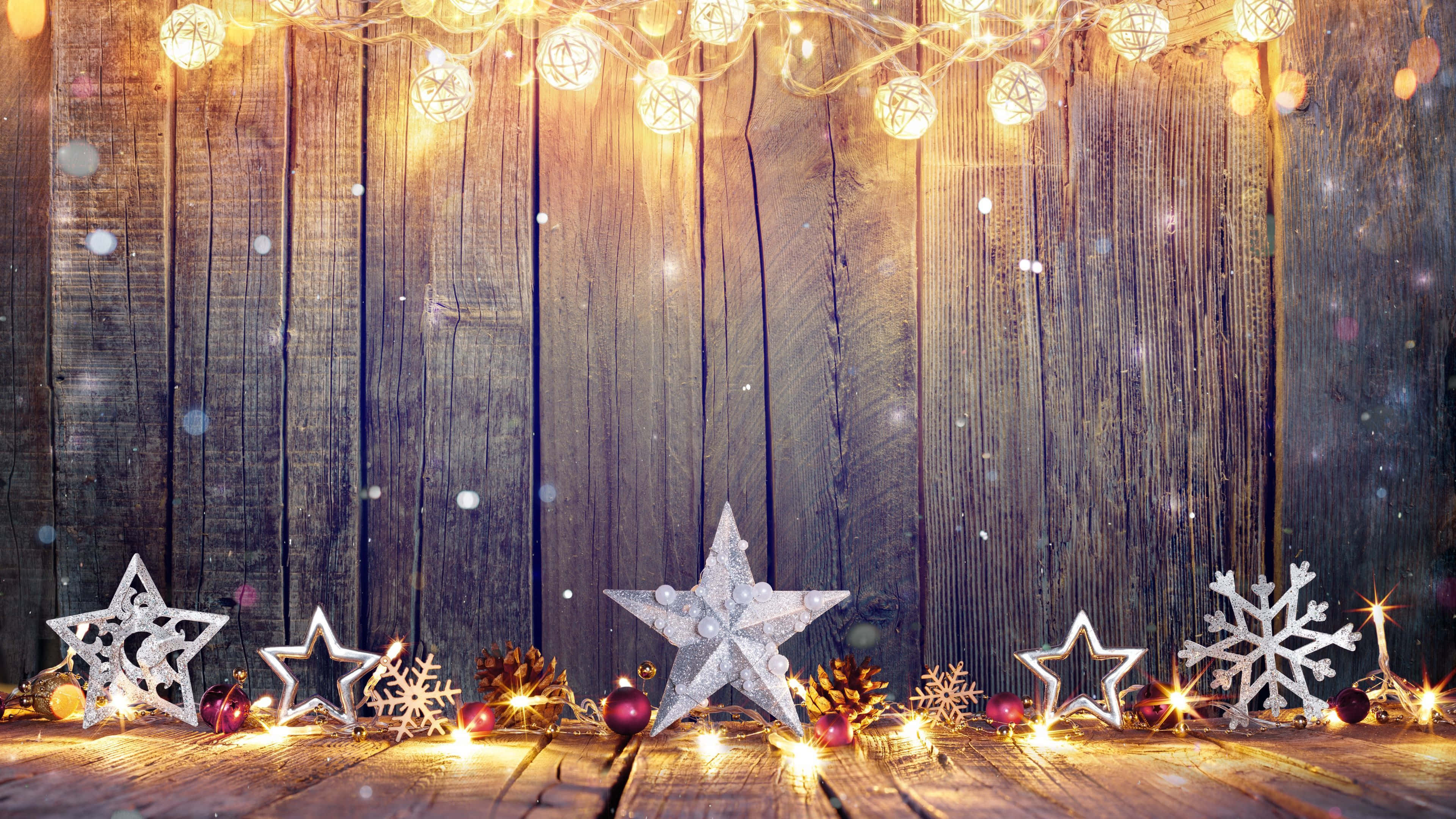 Desktop ng Pasko na May Pilak na Bituin na Mataas ang Resolusyon Wallpaper