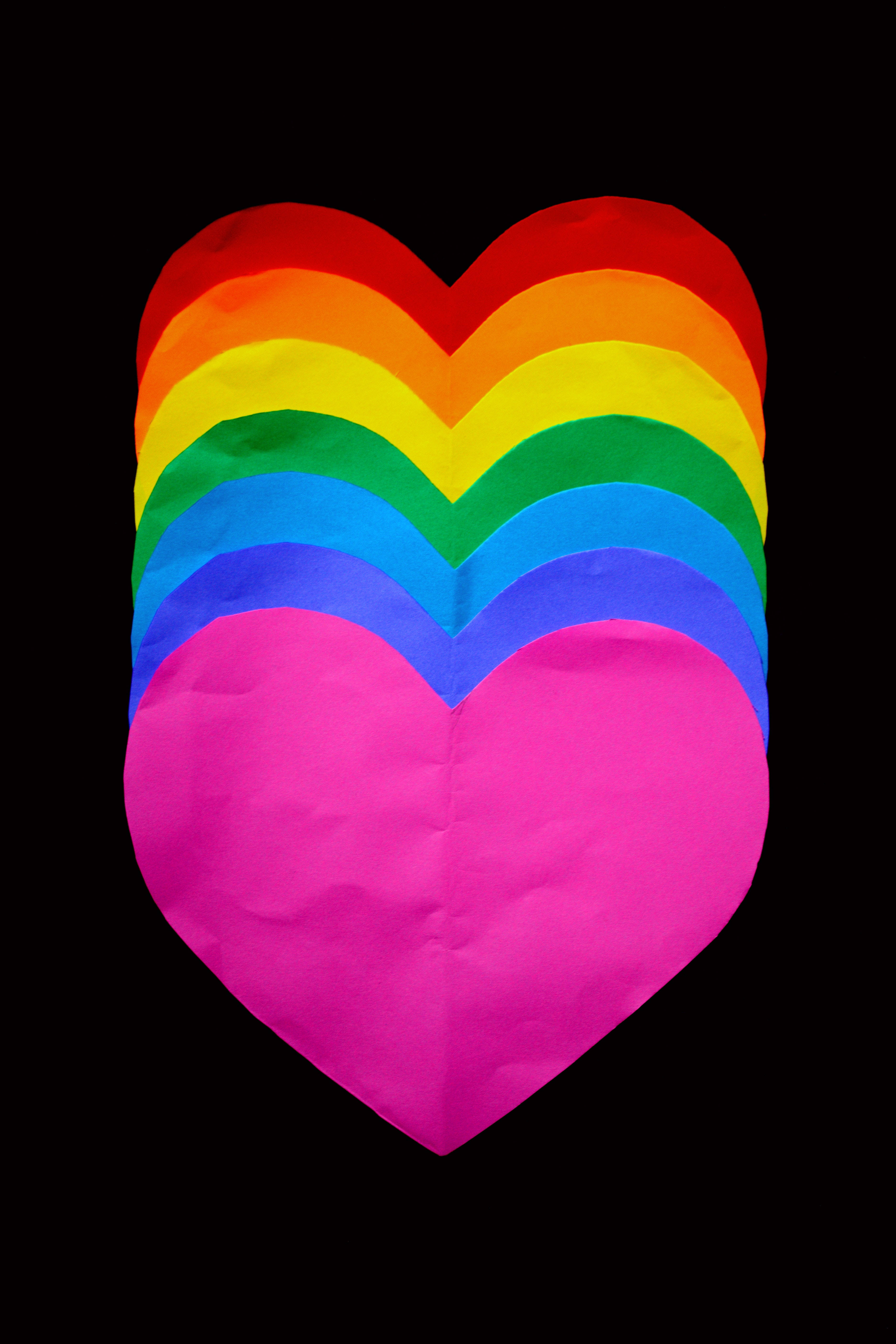Disenyo ng iPhone na May Puso na Astig Wallpaper