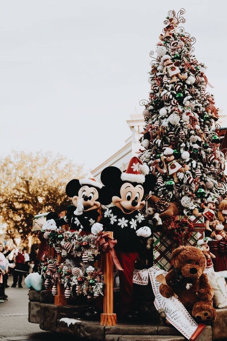 Disney Christmas iPhone Vintage Mickey at Minnie Mouse Wallpaper
